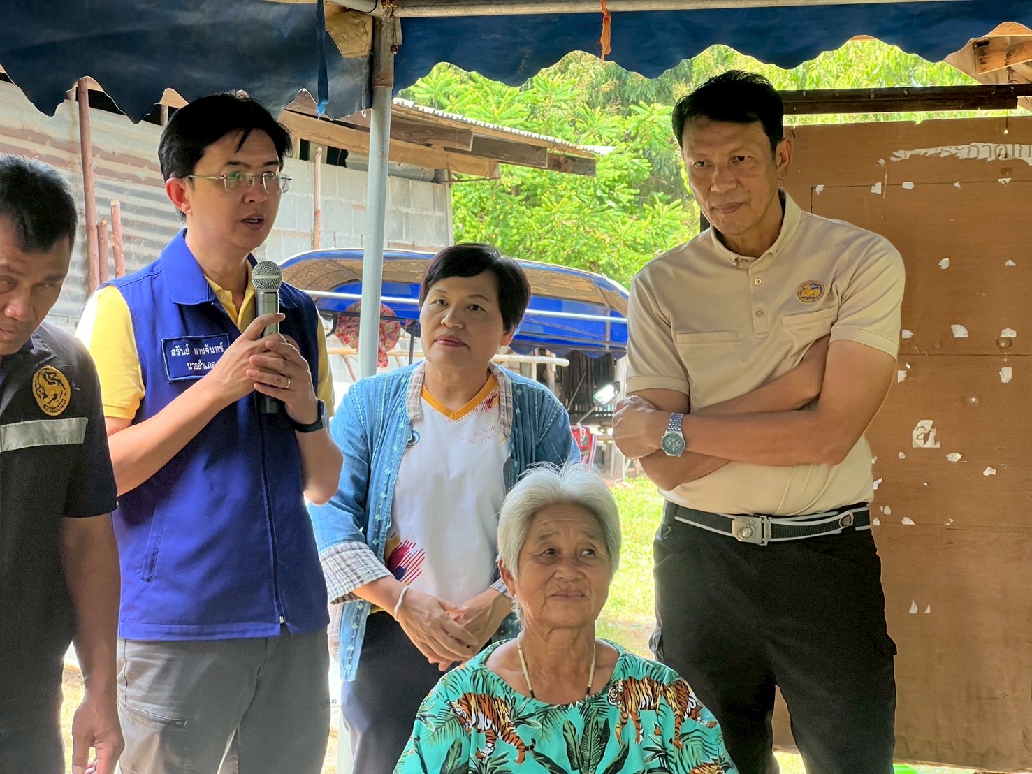 พช.ขอนแก่น : รอง ผู้ว่าฯ ขอนแก่น นำทีม ศจพ.จ. ลงพื้นที่ติดตามการแก้ไขปัญหาความยากจนและเยี่ยมให้กำลังใจครัวเรือนตกเกณฑ์ในมิติต่าง ๆ ในระดับพื้นที่อำเภอน้ำพองและอำเภอเขาสวนกวาง