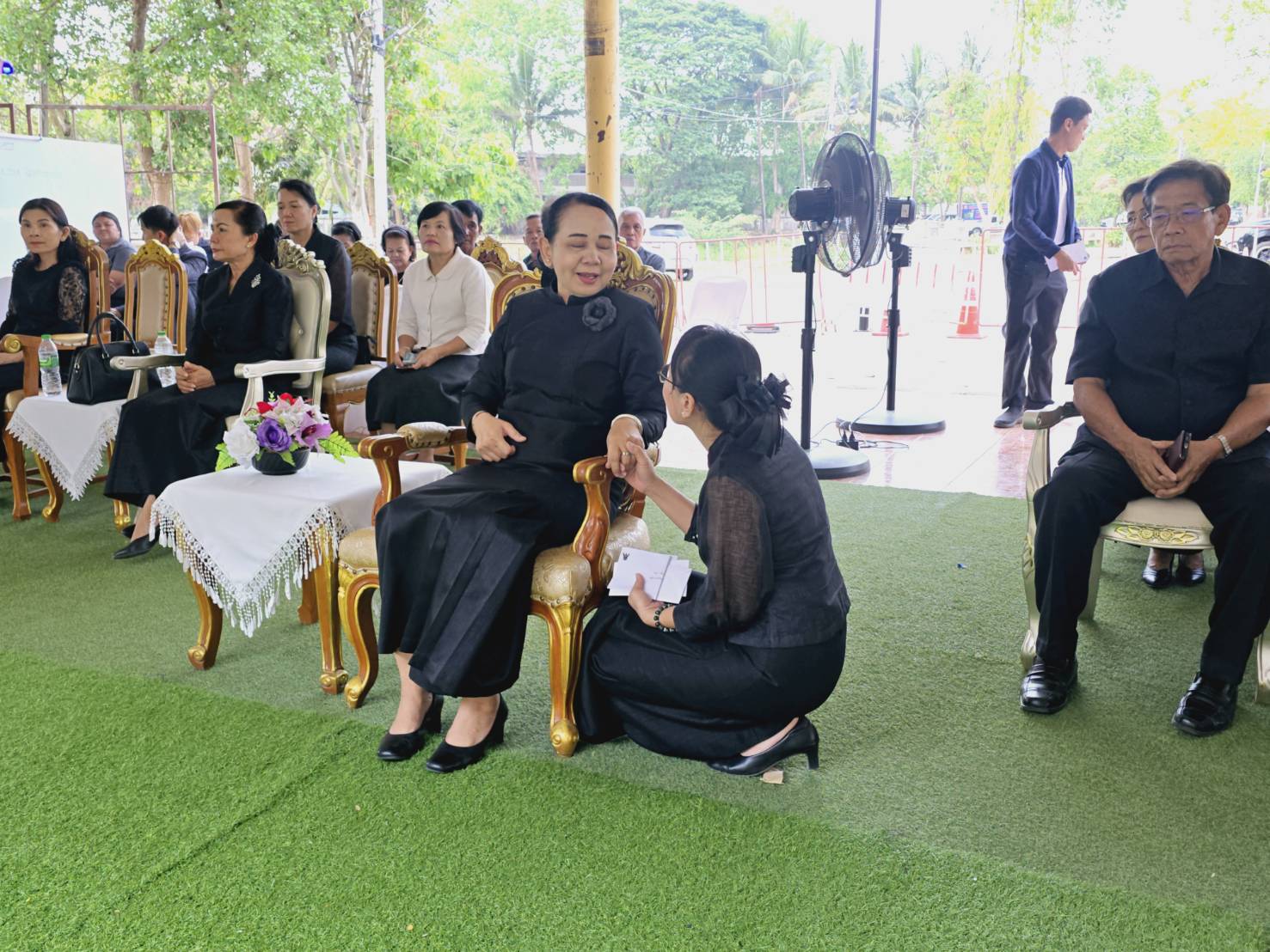 พช.ขอนแก่น : ร่วมงานฌาปนกิจศพ คุณแม่สมจิตร สุนทรพิทักษ์ ของนางสาวกนกอร สุนทรพิทักษ์ นักวิชาการพัฒนาชุมชนอำเภอบ้านฝาง