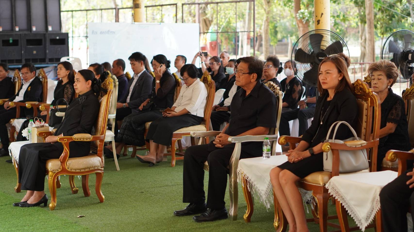 พช.ขอนแก่น : ร่วมงานฌาปนกิจศพ คุณแม่สมจิตร สุนทรพิทักษ์ ของนางสาวกนกอร สุนทรพิทักษ์ นักวิชาการพัฒนาชุมชนอำเภอบ้านฝาง