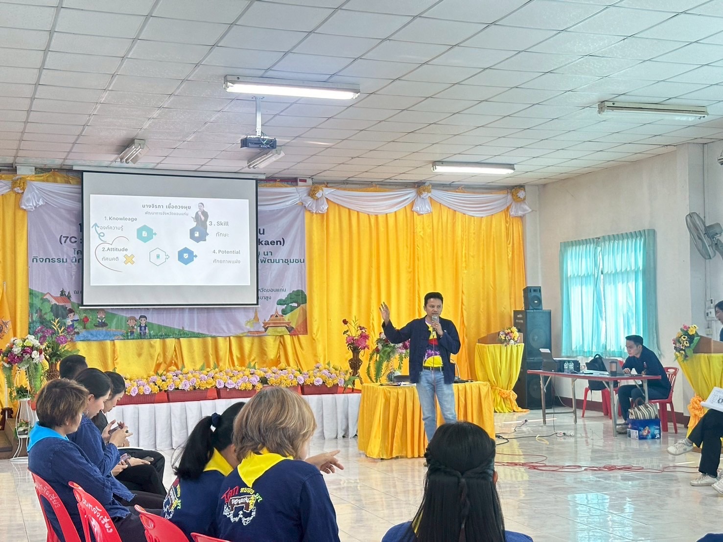 พช.ขอนแก่น : ดำเนินโครงการนวัตกรรมสร้างสรรค์เพื่อชุมชน (7C : Innovation for Smarter CDD Khonkaen) “เติมแฮง แบ่งปัน สานฝัน โคก หนอง นา” กิจกรรม ฝึกอบรมเชิงปฏิบัติการเพิ่มศักยภาพของเจ้าหน้าที่พัฒนาชุมชน “เติมแฮง แบ่งปัน สานฝัน โคก หนอง นา” ณ ศูนย์เรียนรู้เศรษฐกิจพอเพียง บ้านขามป้อม หมู่ 4 ตำบลขัวเรียง อำเภอชุมแพ จังหวัดขอนแก่น (วันที่2)