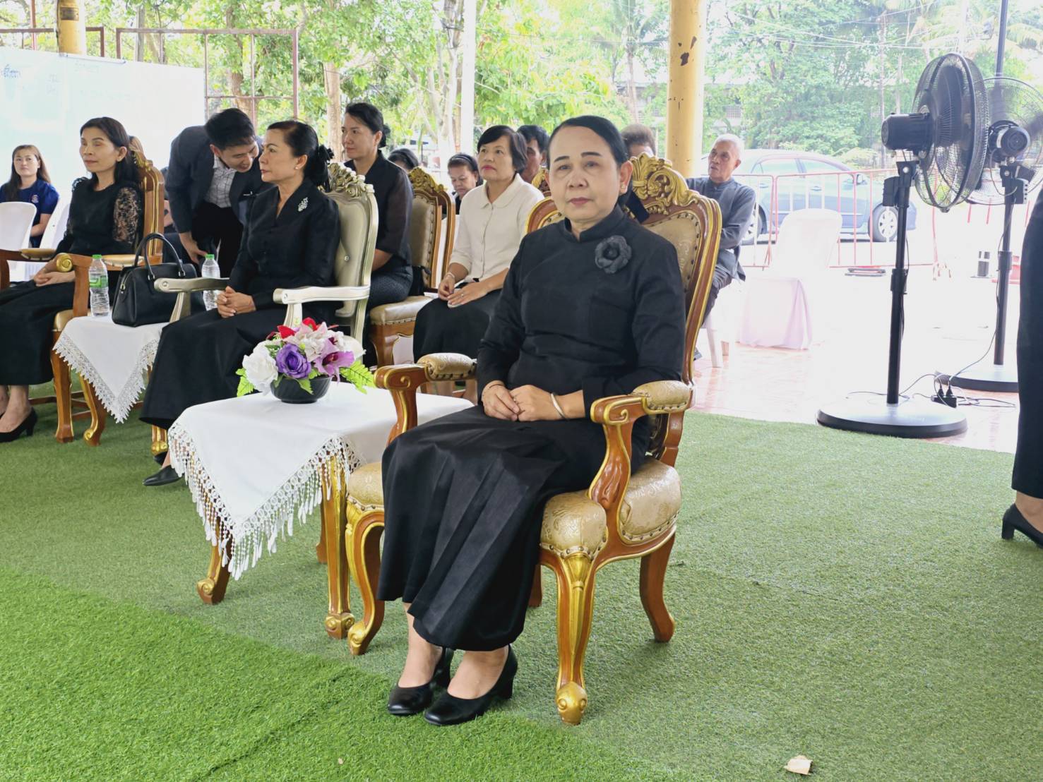 พช.ขอนแก่น : ร่วมงานฌาปนกิจศพ คุณแม่สมจิตร สุนทรพิทักษ์ ของนางสาวกนกอร สุนทรพิทักษ์ นักวิชาการพัฒนาชุมชนอำเภอบ้านฝาง