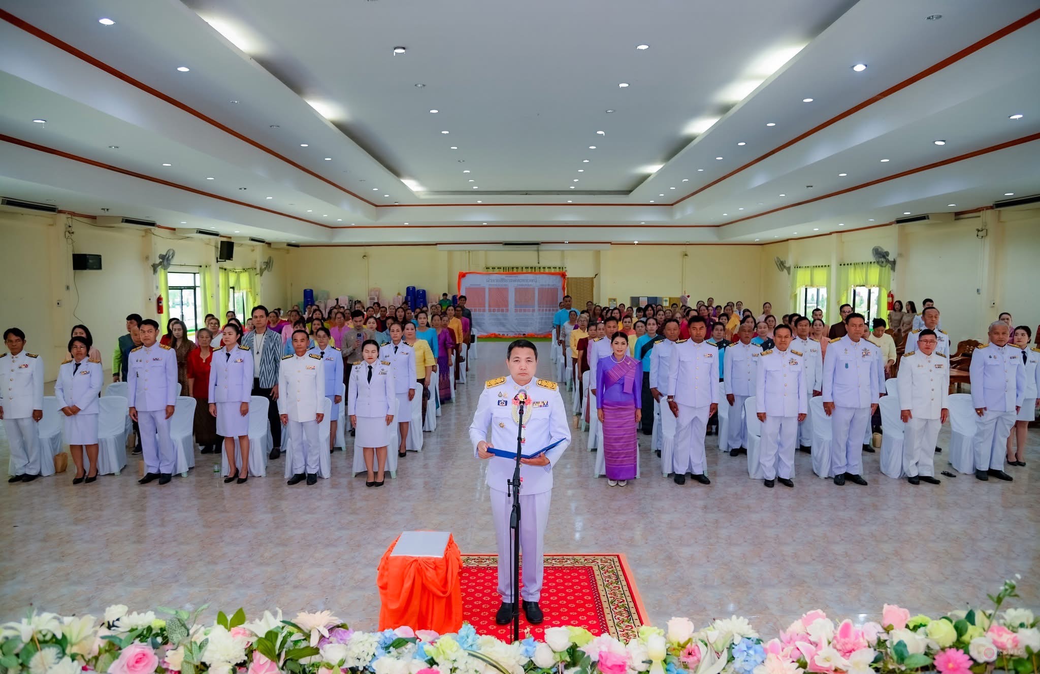 พช.ขอนแก่น : อำเภอชนบท จัดพิธีมอบลายผ้าพระราชทาน “ลายสิริราชพัสตราภรณ์”