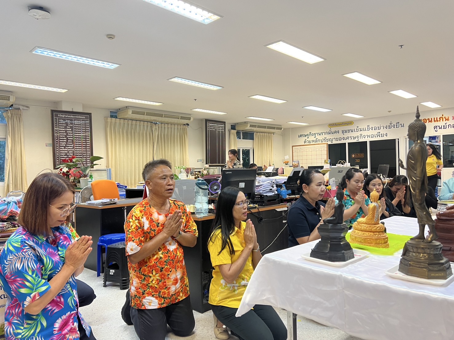 พช.ขอนแก่น : สืบสานประเพณีสงกรานต์ 2568 “สรงน้ำพระ รดน้ำดำหัว ขอพรผู้ใหญ่