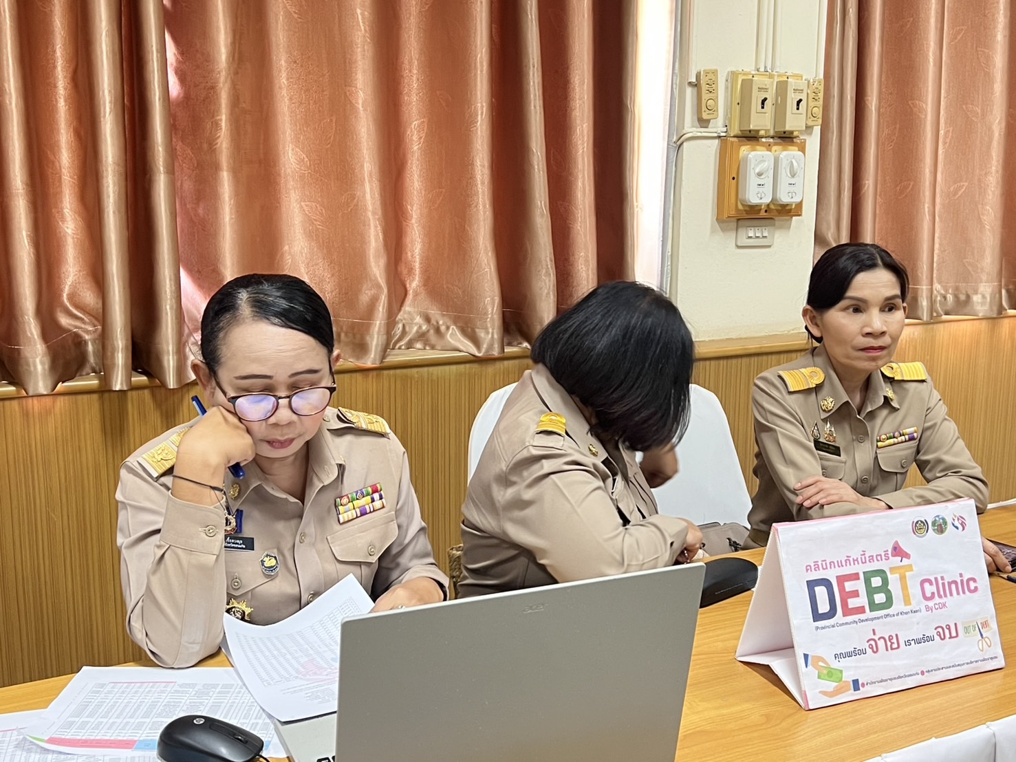 พช.ขอนแก่น : ลงพื้นที่ติดตามและสนับสนุนการดำเนินงาน การบริหารจัดการหนี้ค้างเกินกำหนดชำระ กองทุนพัฒนาบทบาทสตรี (คลินิกแก้หนี้สตรี คุณพร้อมจ่าย เราพร้อมจบ DEBT Clinic By CDK)