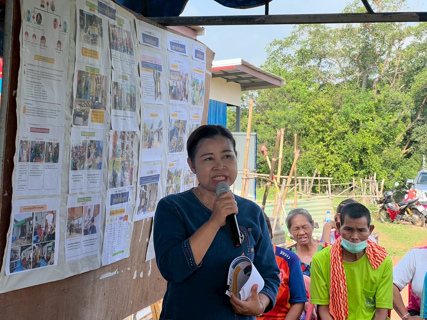 พช.ขอนแก่น : รอง ผู้ว่าฯ ขอนแก่น นำทีม ศจพ.จ. ลงพื้นที่ติดตามการแก้ไขปัญหาความยากจนและเยี่ยมให้กำลังใจครัวเรือนตกเกณฑ์ในมิติต่าง ๆ ในระดับพื้นที่อำเภอน้ำพองและอำเภอเขาสวนกวาง