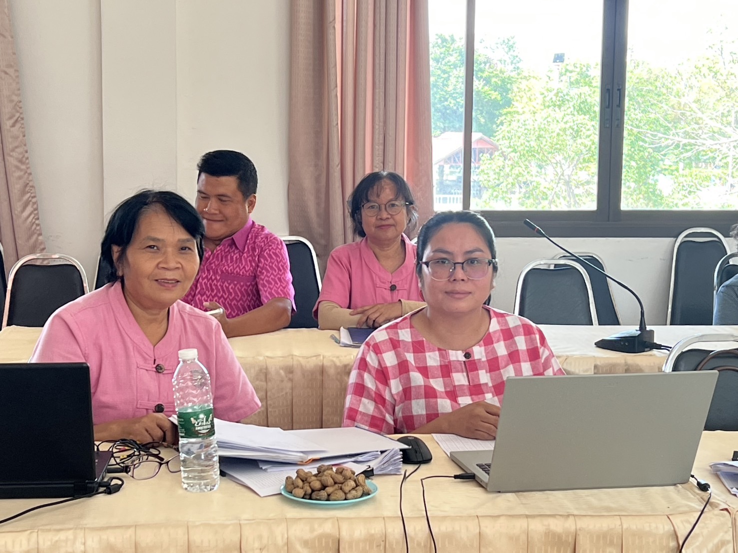 พช.ขอนแก่น : ลงพื้นที่ติดตามและสนับสนุนการดำเนินงาน การบริหารจัดการหนี้ค้างเกินกำหนดชำระ กองทุนพัฒนาบทบาทสตรี (คลินิกแก้หนี้สตรี คุณพร้อมจ่าย เราพร้อมจบ DEBT Clinic By CDK) อำเภอสีชมพูและอำเภอภูผาม่าน 