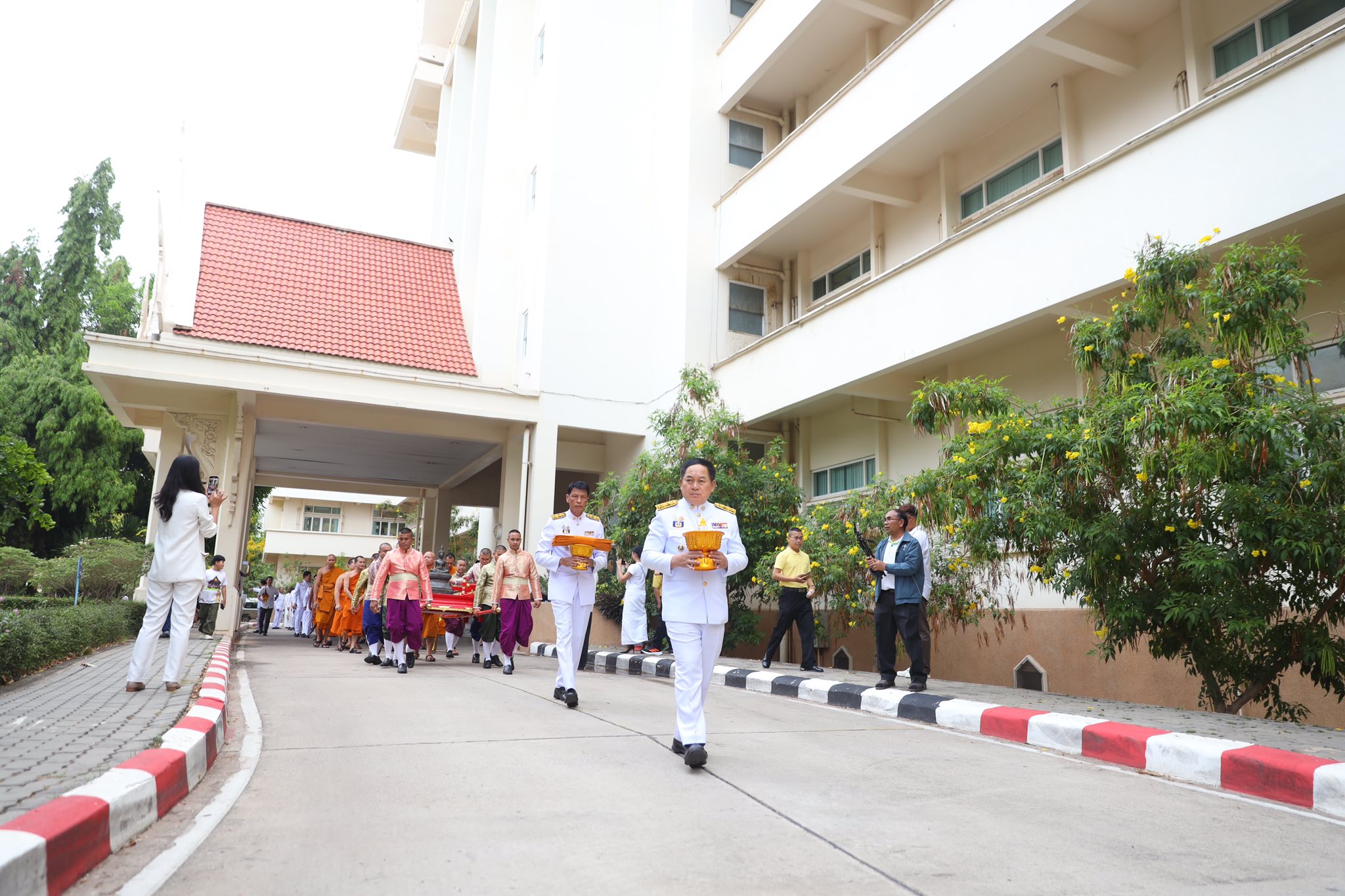 จังหวัดขอนแก่น : อัญเชิญหลวงพ่อพระลับ และน้ำสรงพระราชทาน เนื่องในประเพณีสงกรานต์ ประจำปี 2568