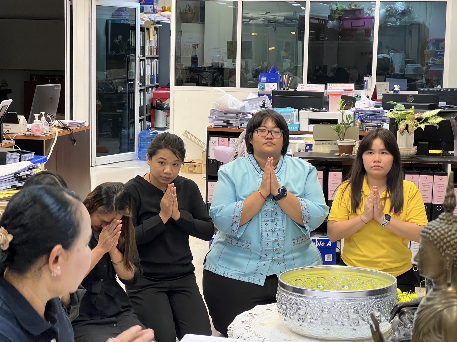พช.ขอนแก่น : สืบสานประเพณีสงกรานต์ 2568 “สรงน้ำพระ รดน้ำดำหัว ขอพรผู้ใหญ่