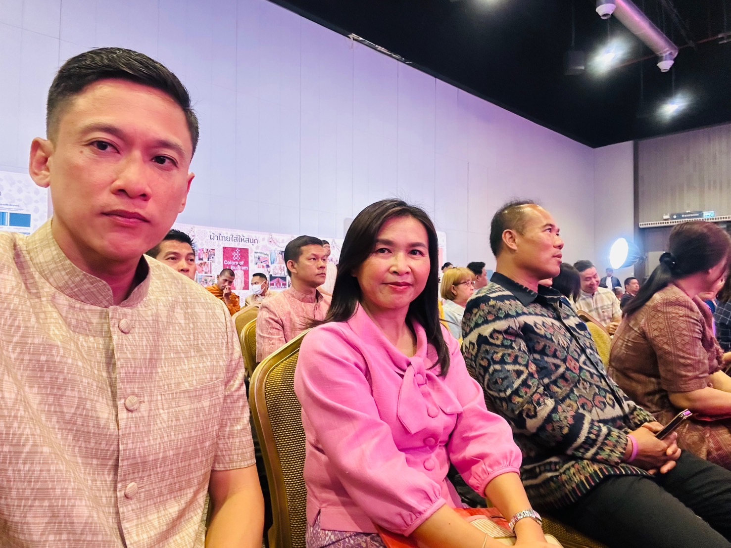 พช.ขอนแก่น : ร่วมโครงการยกระดับการพัฒนาผลิตภัณฑ์ภูมิปัญญาผ้าไทยและงานหัตถกรรม กิจกรรมการ Coaching ผ้าลายพระราชทานและงานหัตถกรรม ประจำปี 2568 จุดดำเนินการที่ 3 อุดรธานี