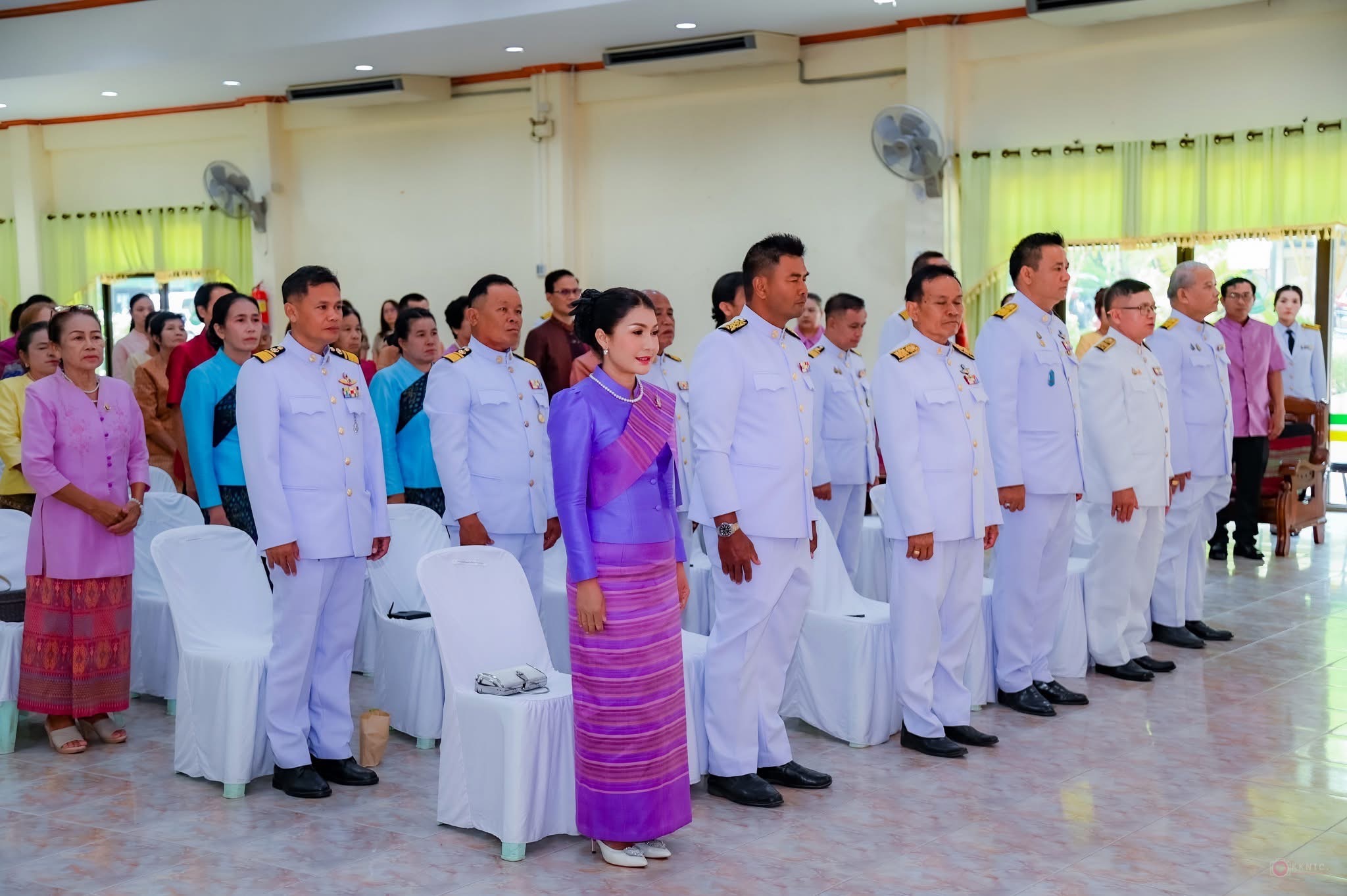 พช.ขอนแก่น : อำเภอชนบท จัดพิธีมอบลายผ้าพระราชทาน “ลายสิริราชพัสตราภรณ์”
