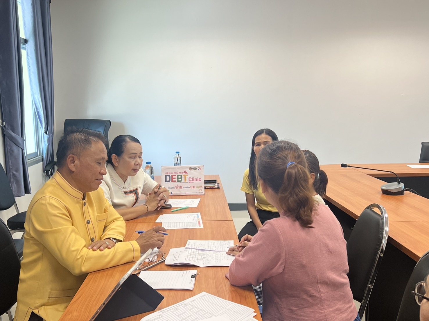 พช.ขอนแก่น : ลงพื้นที่ติดตามและสนับสนุนการดำเนินงาน การบริหารจัดการหนี้ค้างเกินกำหนดชำระ กองทุนพัฒนาบทบาทสตรี (คลินิกแก้หนี้สตรี คุณพร้อมจ่าย เราพร้อมจบ DEBT Clinic By CDK) ณ อำเภอบ้านฝาง และอำเภอหนองเรือ