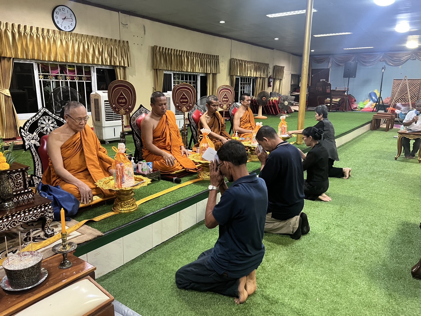 พช.ขอนแก่น : ร่วมเป็นเจ้าภาพฟังสวดพระอภิธรรม คุณแม่สมจิตร สุนทรพิทักษ์ ของนางสาวกนกอร สุนทรพิทักษ์ นักวิชาการพัฒนาชุมชนอำเภอบ้านฝาง