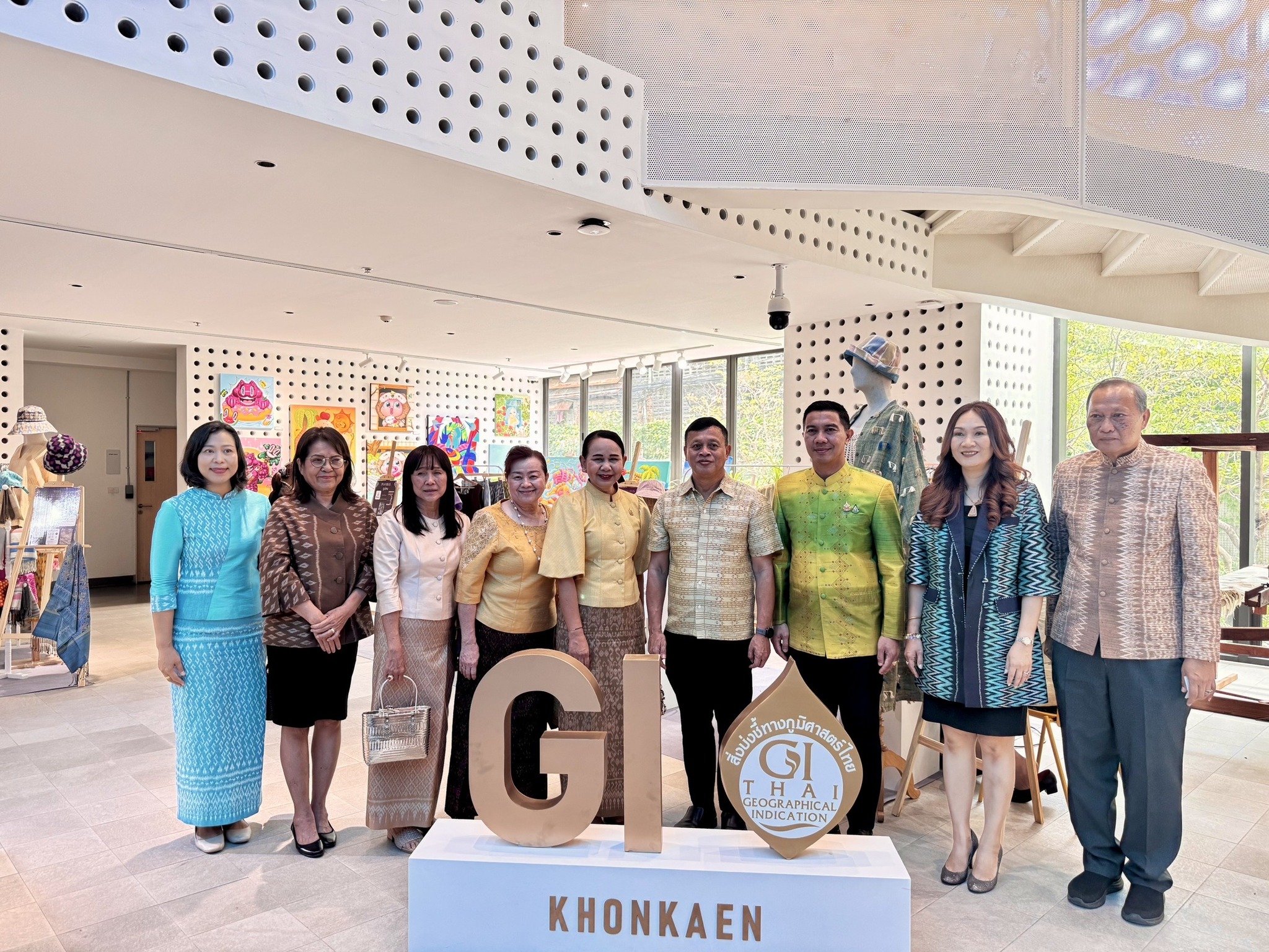 พช.ขอนแก่น : ร่วมงาน “Khonkaen Premium GI” ตอนที่ 2 ไหมมัดหมี่ GI ขอนแก่น ณ Glowfish Khon Kaen ชั้น G Khon Kaen Innovation Centre