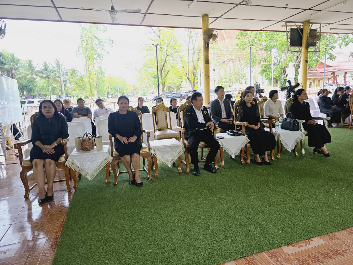พช.ขอนแก่น : ร่วมงานฌาปนกิจศพ คุณแม่สมจิตร สุนทรพิทักษ์ ของนางสาวกนกอร สุนทรพิทักษ์ นักวิชาการพัฒนาชุมชนอำเภอบ้านฝาง