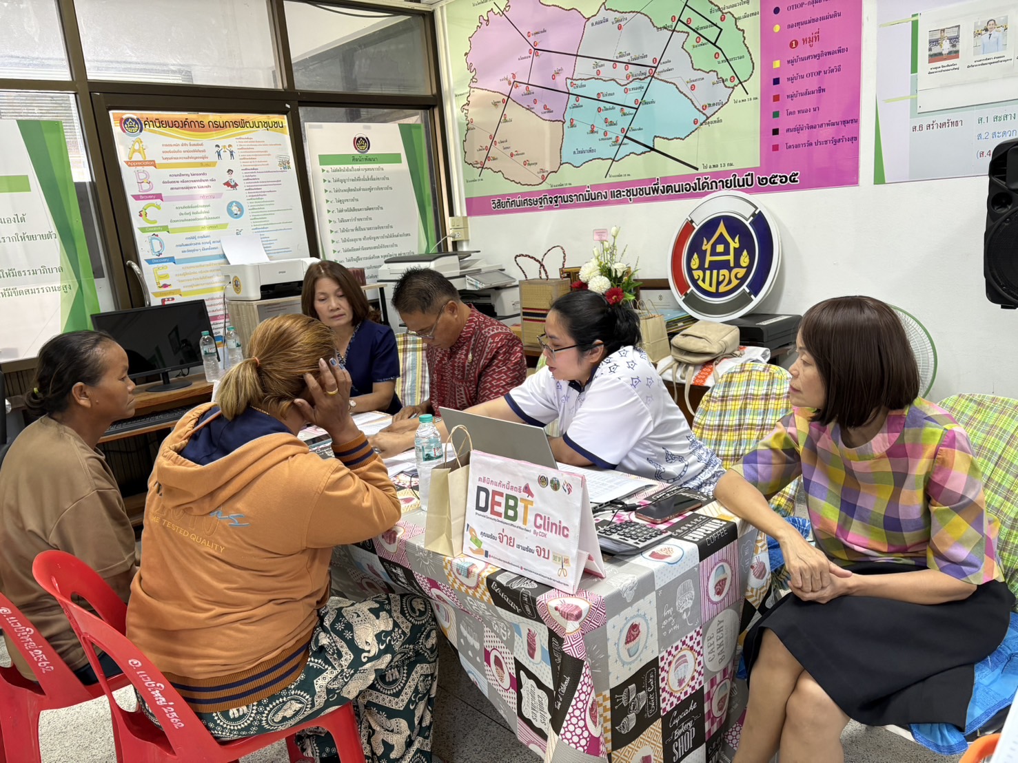 พช.ขอนแก่น : ลงพื้นที่ติดตามและสนับสนุนการดำเนินงาน การบริหารจัดการหนี้ค้างเกินกำหนดชำระ กองทุนพัฒนาบทบาทสตรี (คลินิกแก้หนี้สตรี คุณพร้อมจ่าย เราพร้อมจบ DEBT Clinic By CDK) ณ อำเภอแวงใหญ่และอำเภอชนบท