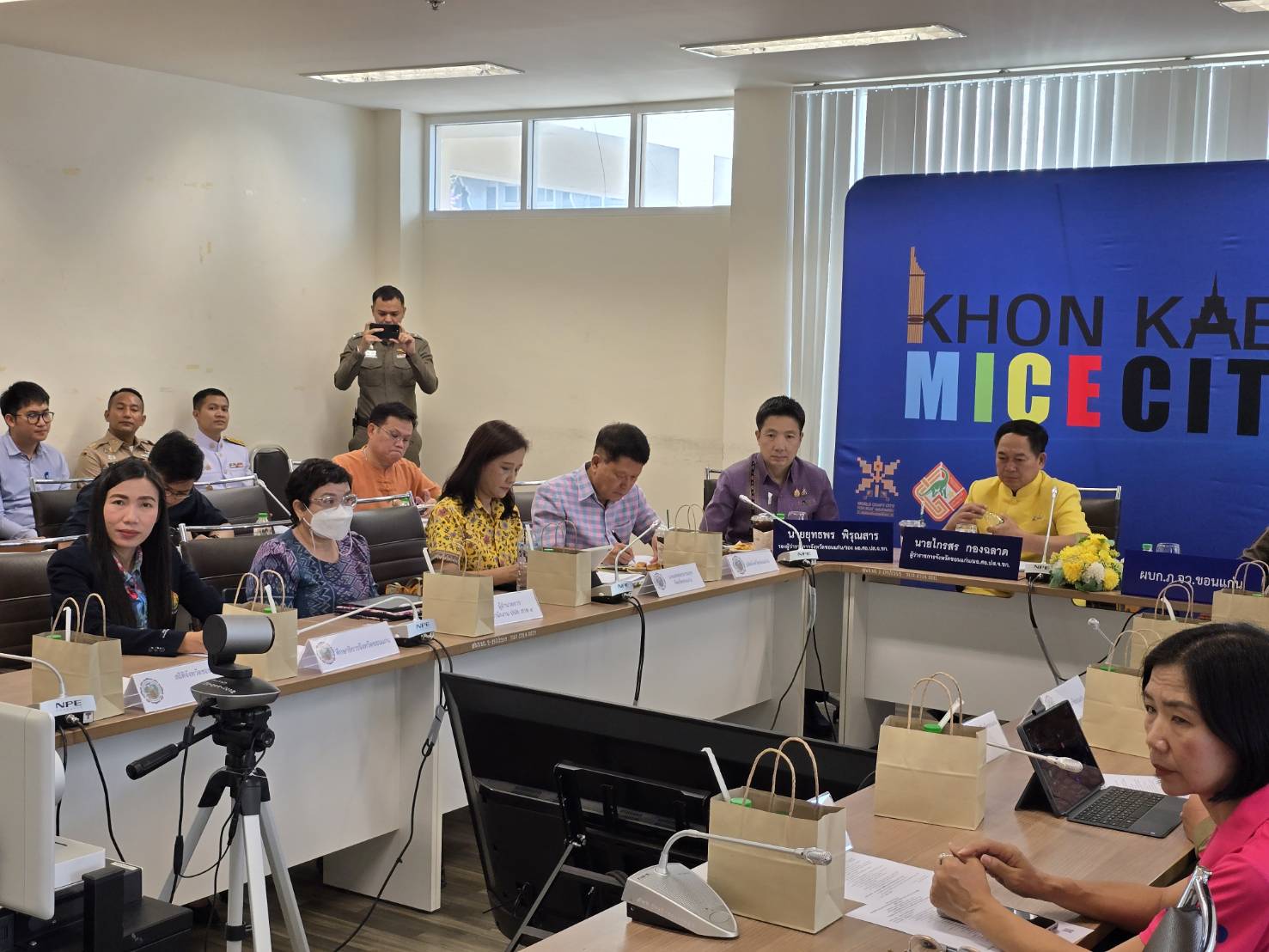 พช.ขอนแก่น : ร่วมประชุมศูนย์ปฏิบัติการติดตามเร่งรัดการบำบัดรักษา ฟื้นฟูสภาพทางสังคม ป้องกันและปราบปรามยาเสพติด (ศปก.ครส.) ครั้งที่ 7/2568