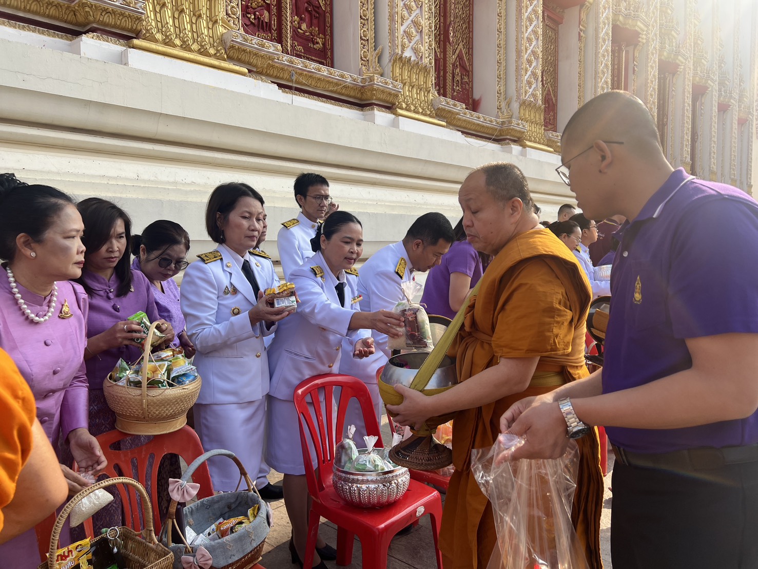 จังหวัดขอนแก่น : จัดพิธีทำบุญตักบาตร เนื่องในวันคล้ายวันพระราชสมภพสมเด็จพระกนิษฐาธิราชเจ้า กรมสมเด็จพระเทพรัตนราชสุดาฯ สยามบรมราชกุมารี