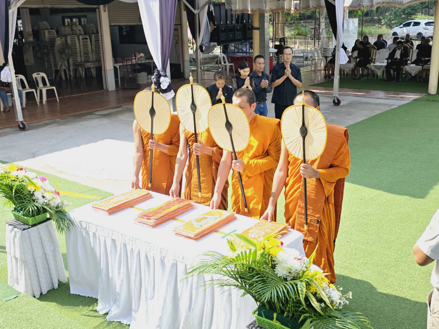พช.ขอนแก่น : ร่วมงานฌาปนกิจศพ คุณแม่สมจิตร สุนทรพิทักษ์ ของนางสาวกนกอร สุนทรพิทักษ์ นักวิชาการพัฒนาชุมชนอำเภอบ้านฝาง