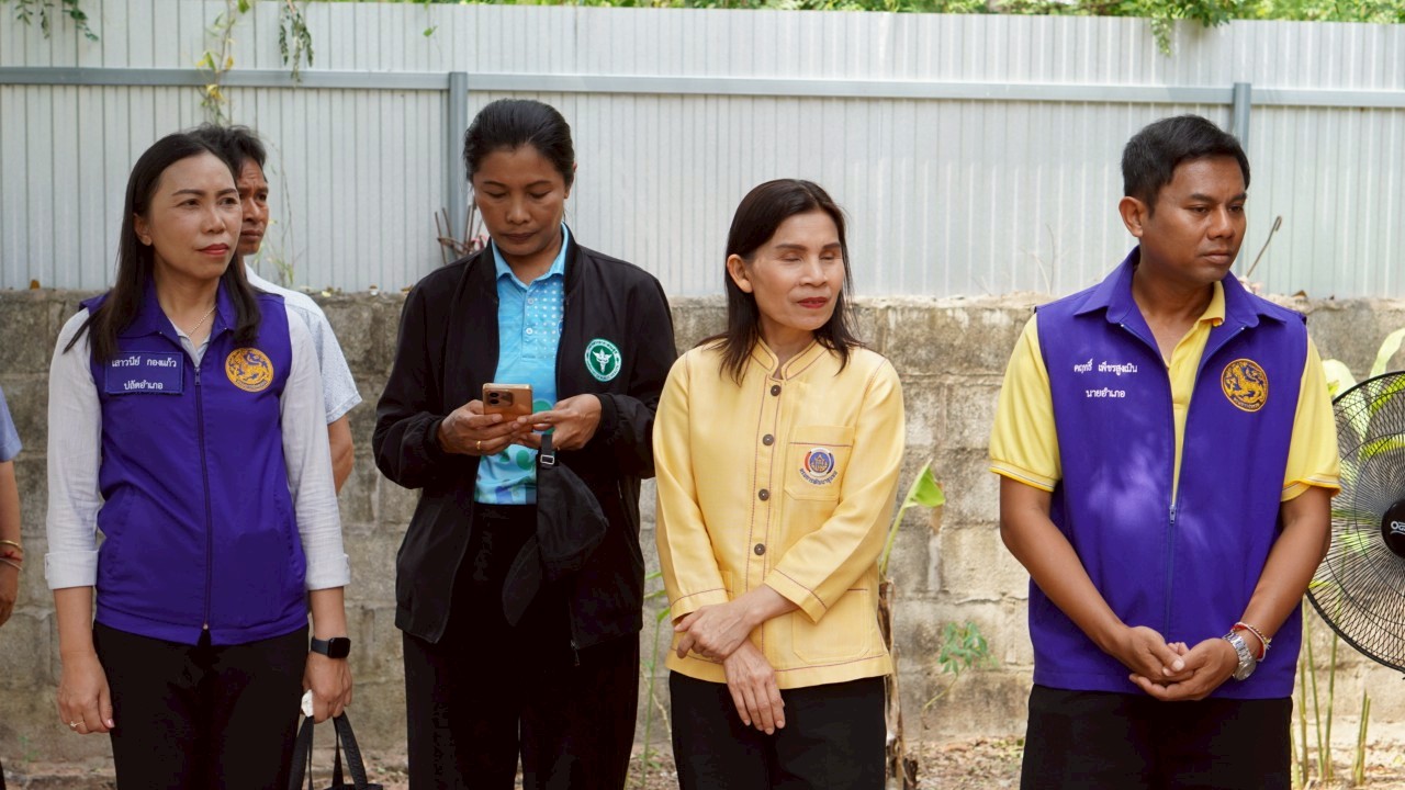 พช.ขอนแก่น : รอง ผู้ว่าฯ ขอนแก่น นำทีม ศจพ.จ. ลงพื้นที่ติดตามการแก้ไขปัญหาความยากจนและเยี่ยมให้กำลังใจครัวเรือนตกเกณฑ์ในมิติต่าง ๆ ในระดับพื้นที่อำเภอมัญจาคีรีและอำเภอโคกโพธิ์ไชย