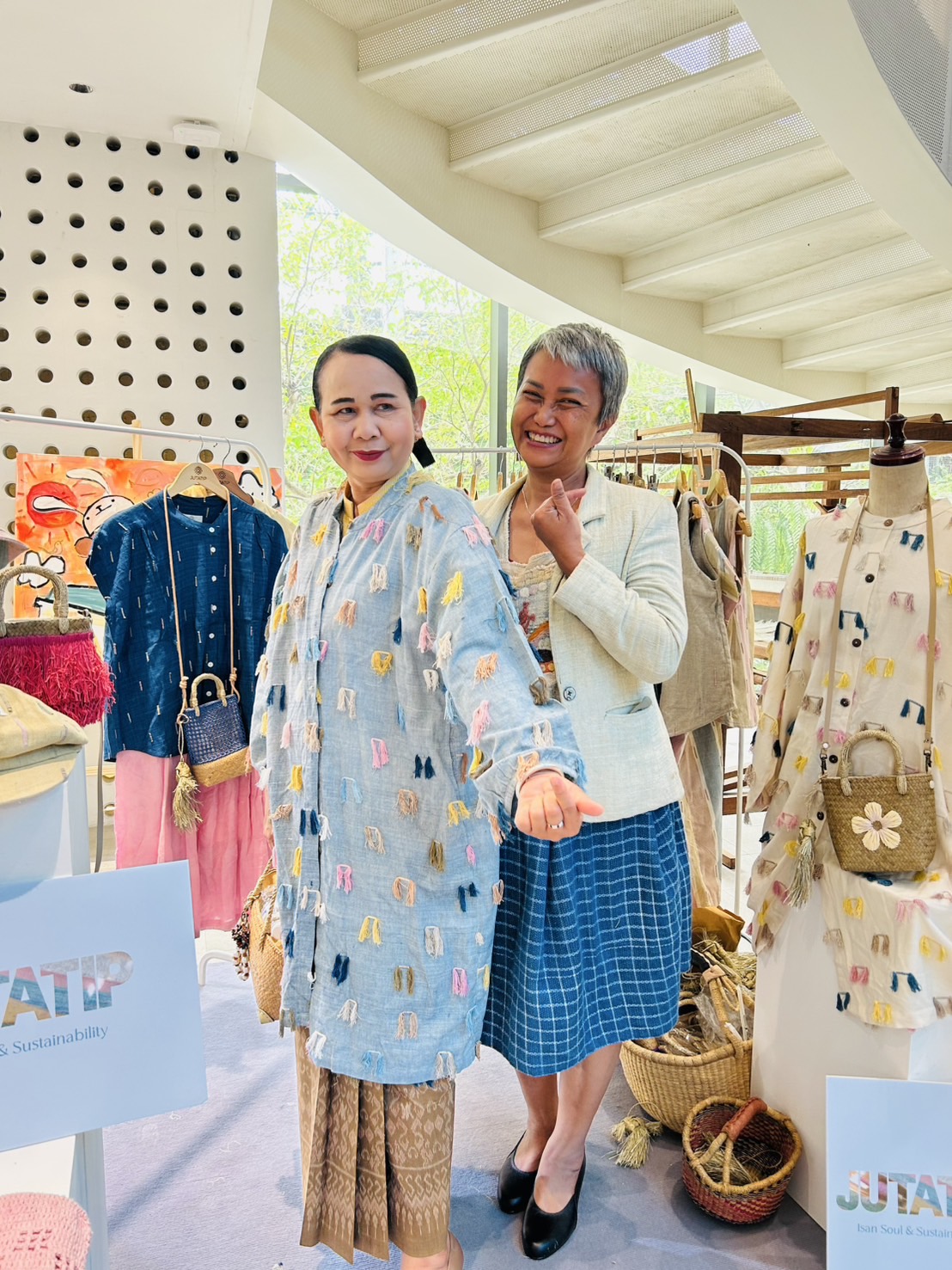 พช.ขอนแก่น : ร่วมงาน “Khonkaen Premium GI” ตอนที่ 2 ไหมมัดหมี่ GI ขอนแก่น ณ Glowfish Khon Kaen ชั้น G Khon Kaen Innovation Centre