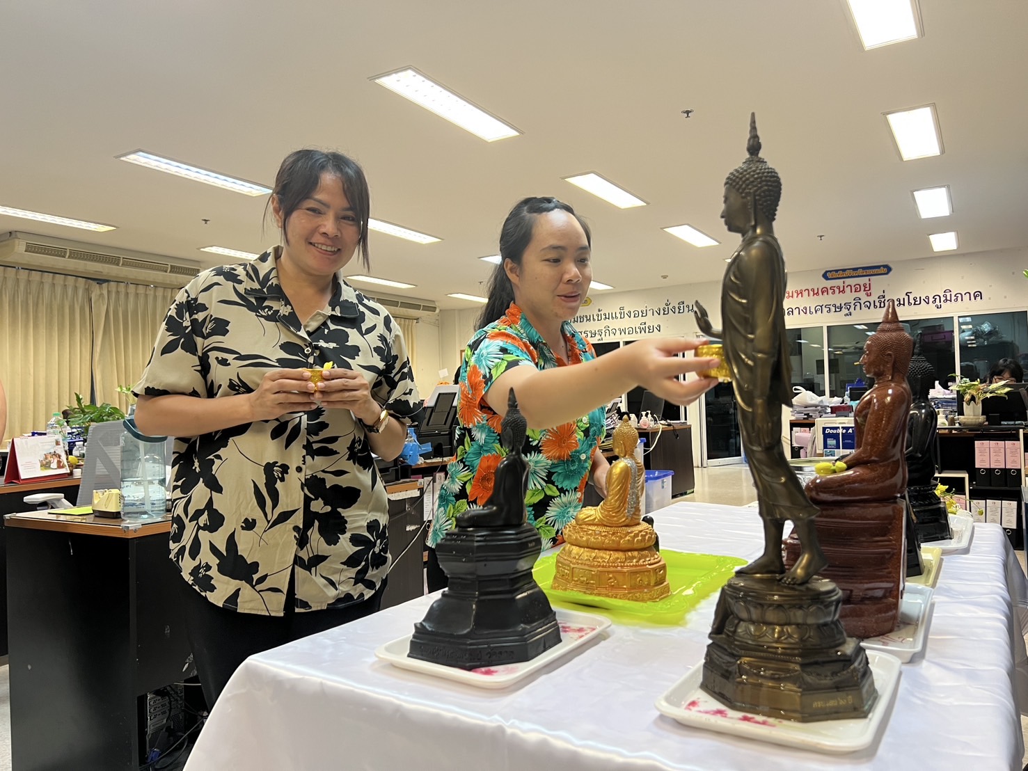 พช.ขอนแก่น : สืบสานประเพณีสงกรานต์ 2568 “สรงน้ำพระ รดน้ำดำหัว ขอพรผู้ใหญ่