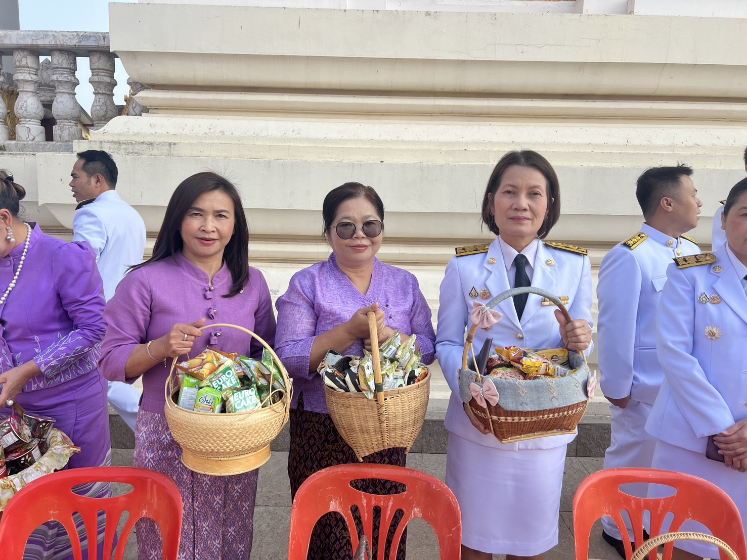 จังหวัดขอนแก่น : จัดพิธีทำบุญตักบาตร เนื่องในวันคล้ายวันพระราชสมภพสมเด็จพระกนิษฐาธิราชเจ้า กรมสมเด็จพระเทพรัตนราชสุดาฯ สยามบรมราชกุมารี