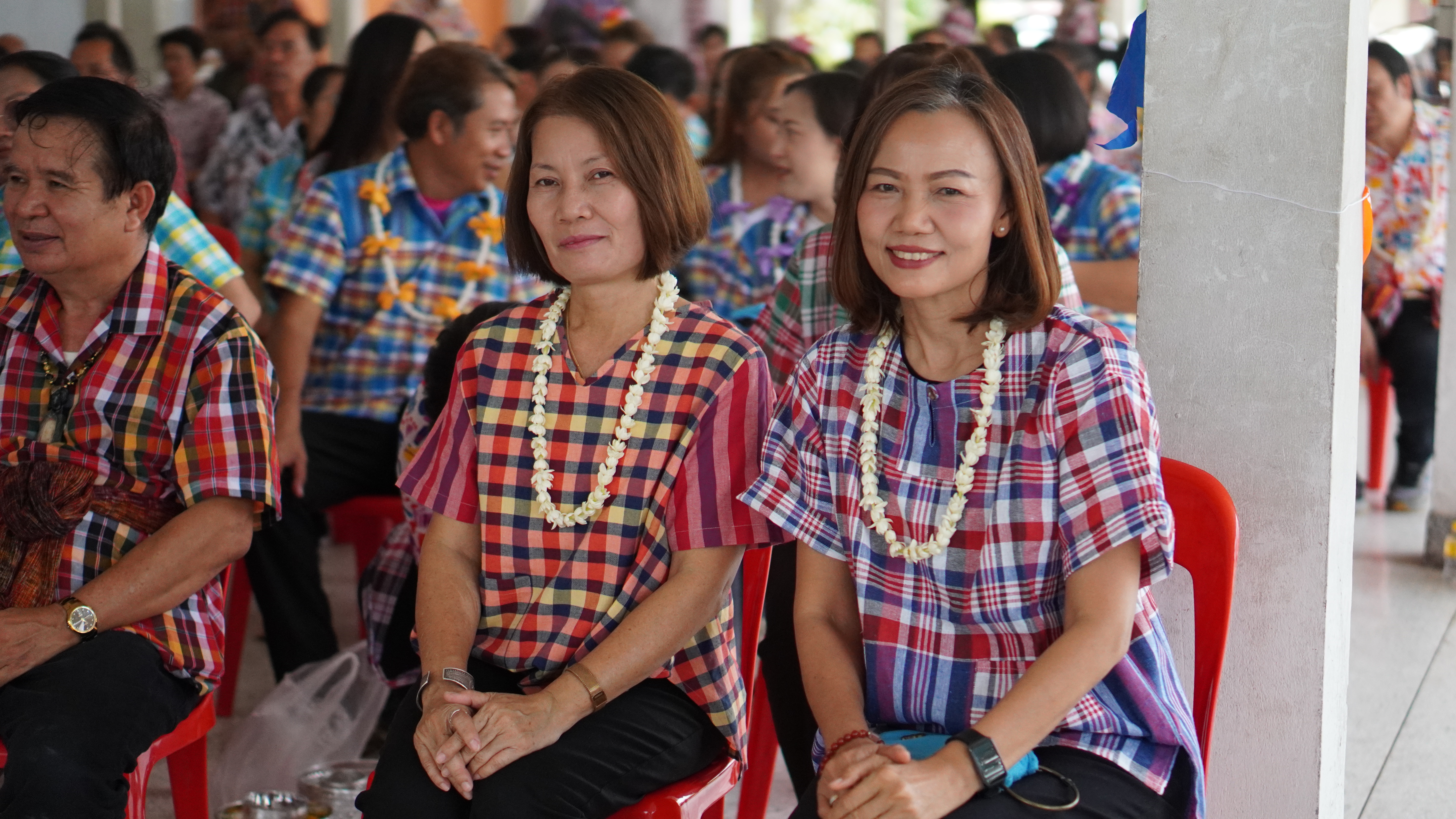 พช.ขอนแก่น : รดน้ำ ขอพร เนื่องในวันสงกรานต์ ประจำปี 2568