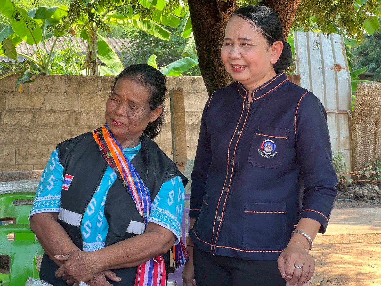 พช.ขอนแก่น : รอง ผู้ว่าฯ ขอนแก่น นำทีม ศจพ.จ. ลงพื้นที่ติดตามการแก้ไขปัญหาความยากจนในระดับพื้นที่ และเยี่ยมให้กำลังใจครัวเรือนตกเกณฑ์ในมิติต่าง ๆ