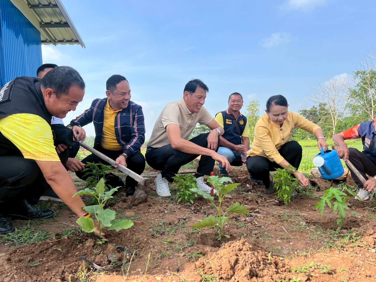 พช.ขอนแก่น : รอง ผู้ว่าฯ ขอนแก่น นำทีม ศจพ.จ. ลงพื้นที่ติดตามการแก้ไขปัญหาความยากจนและเยี่ยมให้กำลังใจครัวเรือนตกเกณฑ์ในมิติต่าง ๆ ในระดับพื้นที่อำเภอน้ำพองและอำเภอเขาสวนกวาง
