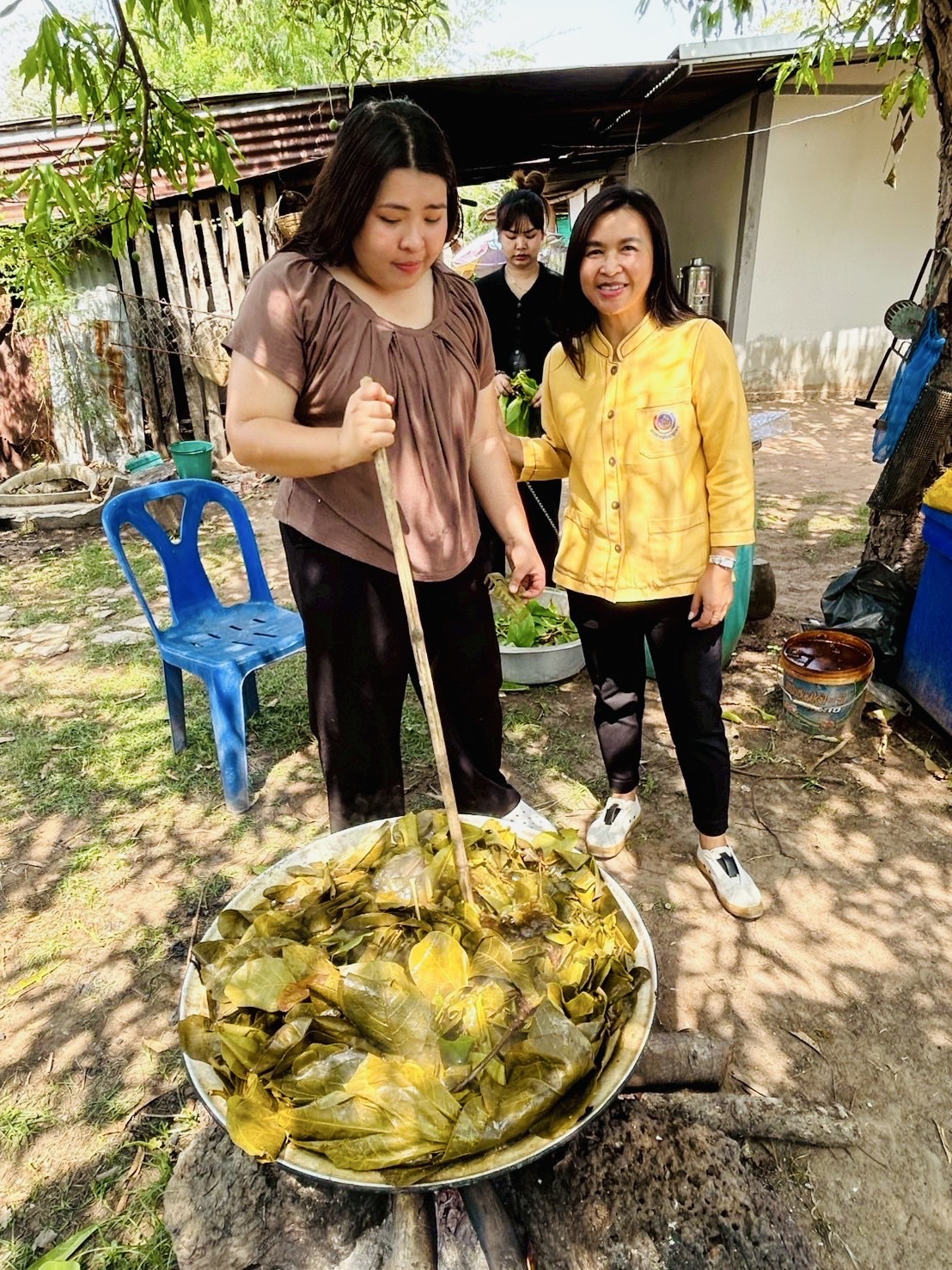 พช.ขอนแก่น : ร่วมเป็นเกียรติและให้กำลังใจกลุ่มทอผ้า ที่เข้าร่วมอบรมโครงการพัฒนาทักษะแรงงานรองรับนโยบาย Soft Power รุ่นที่1 ณ บ้านหนองบัวน้อย หมู่ที่ 4 ตำบลโสกนกเต็น อำเภอพล