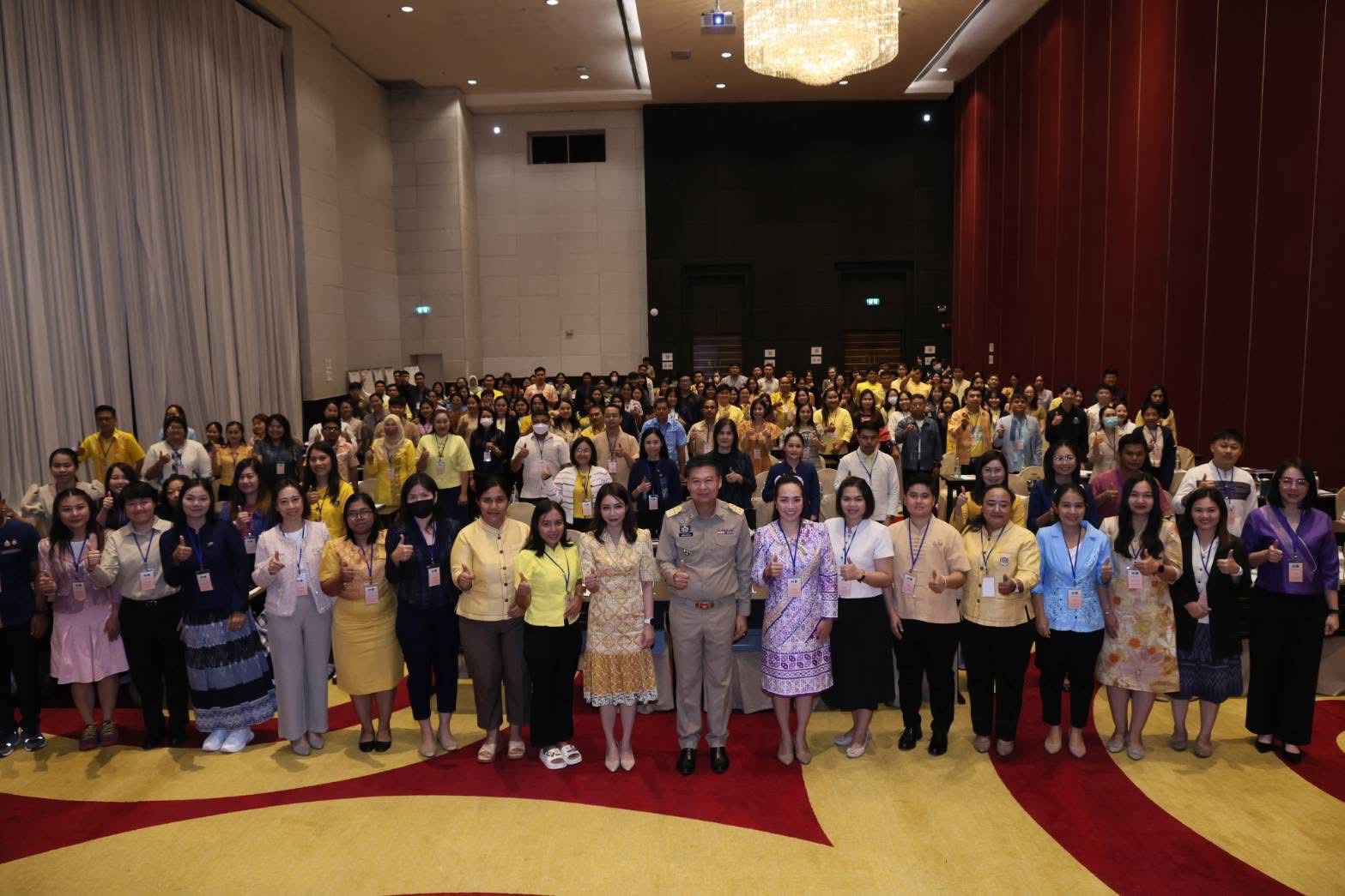 พช.ขอนแก่น : เข้าร่วมโครงการเพิ่มประสิทธิภาพ OTOP Big Data เพื่อการพัฒนางาน OTOP กิจกรรมที่ 1 ประชุมเชิงปฏิบัติการเพิ่มประสิทธิภาพ OTOP Big Data เพื่อการพัฒนางาน OTOP