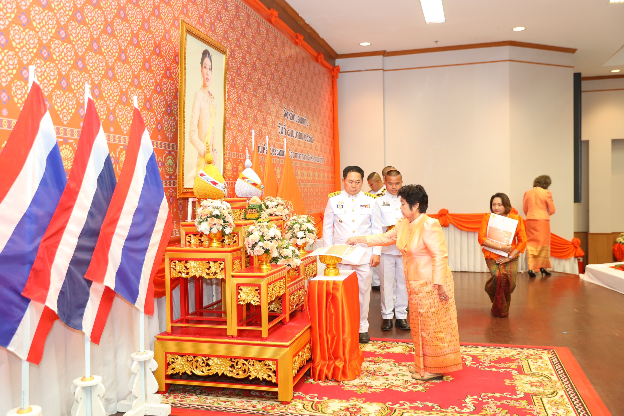 จังหวัดขอนแก่น : จัดพิธีมอบลายผ้าพระราชทาน “ลายสิริราชพัสตราภรณ์”