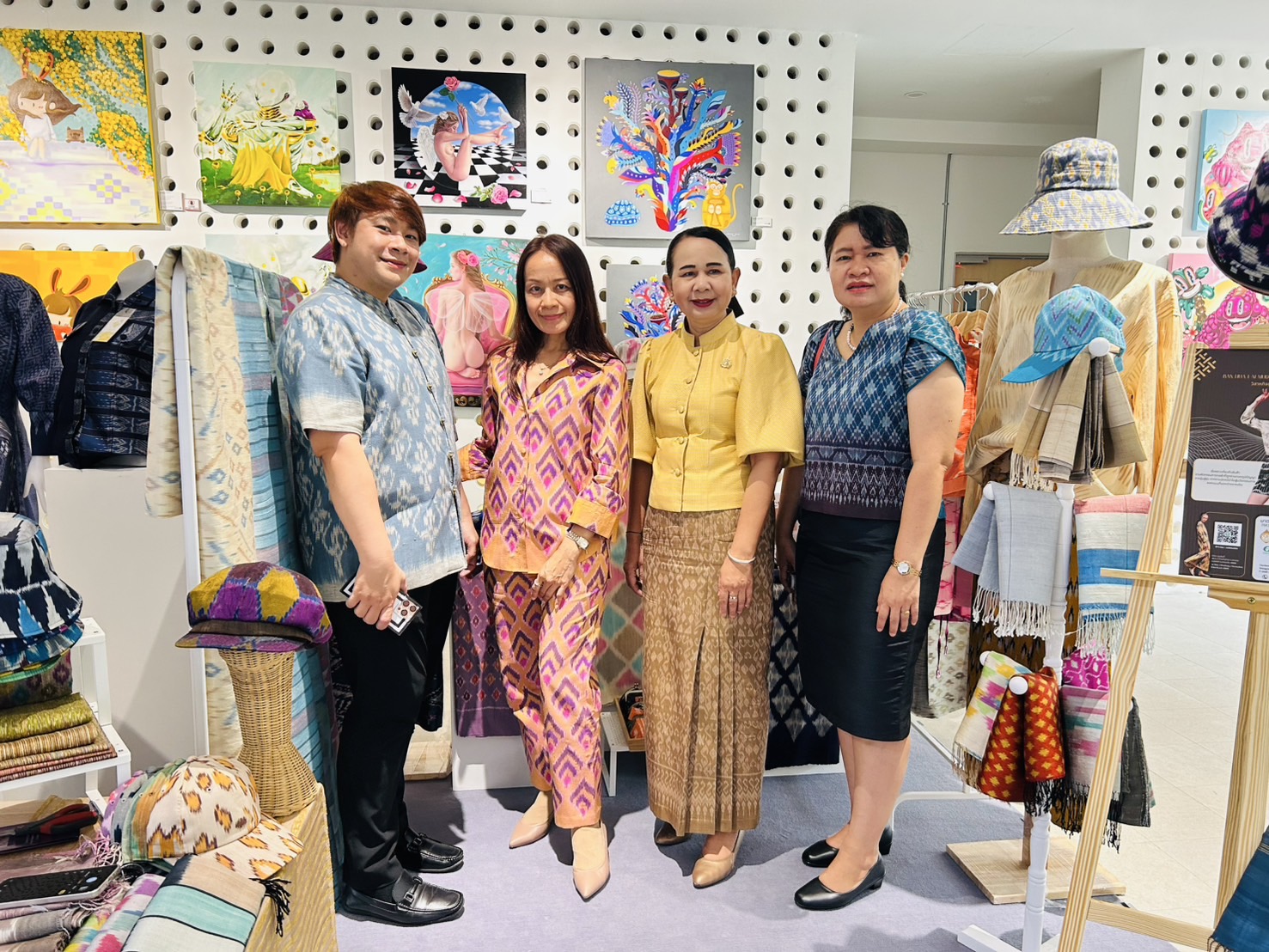 พช.ขอนแก่น : ร่วมงาน “Khonkaen Premium GI” ตอนที่ 2 ไหมมัดหมี่ GI ขอนแก่น ณ Glowfish Khon Kaen ชั้น G Khon Kaen Innovation Centre