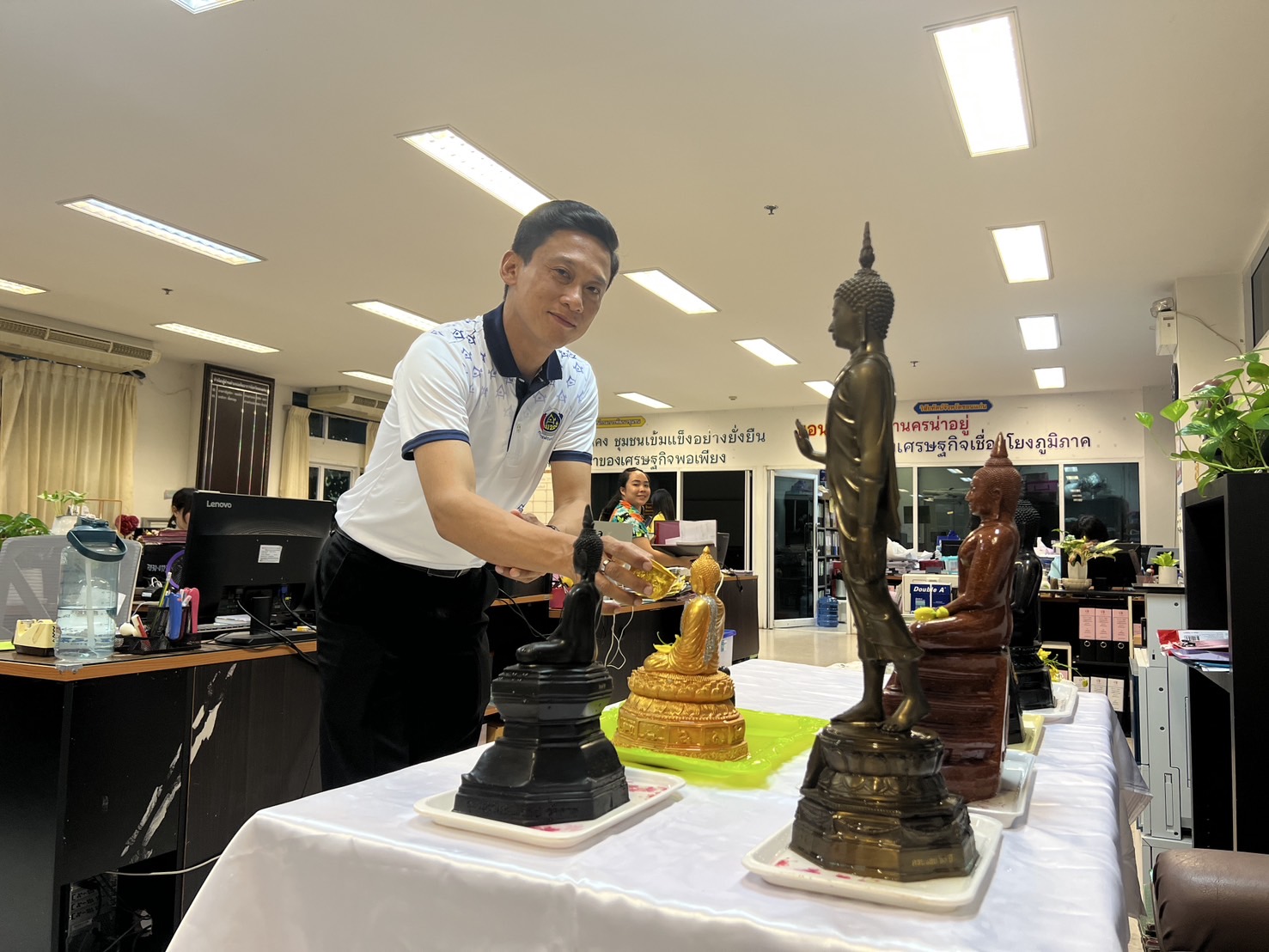 พช.ขอนแก่น : สืบสานประเพณีสงกรานต์ 2568 “สรงน้ำพระ รดน้ำดำหัว ขอพรผู้ใหญ่
