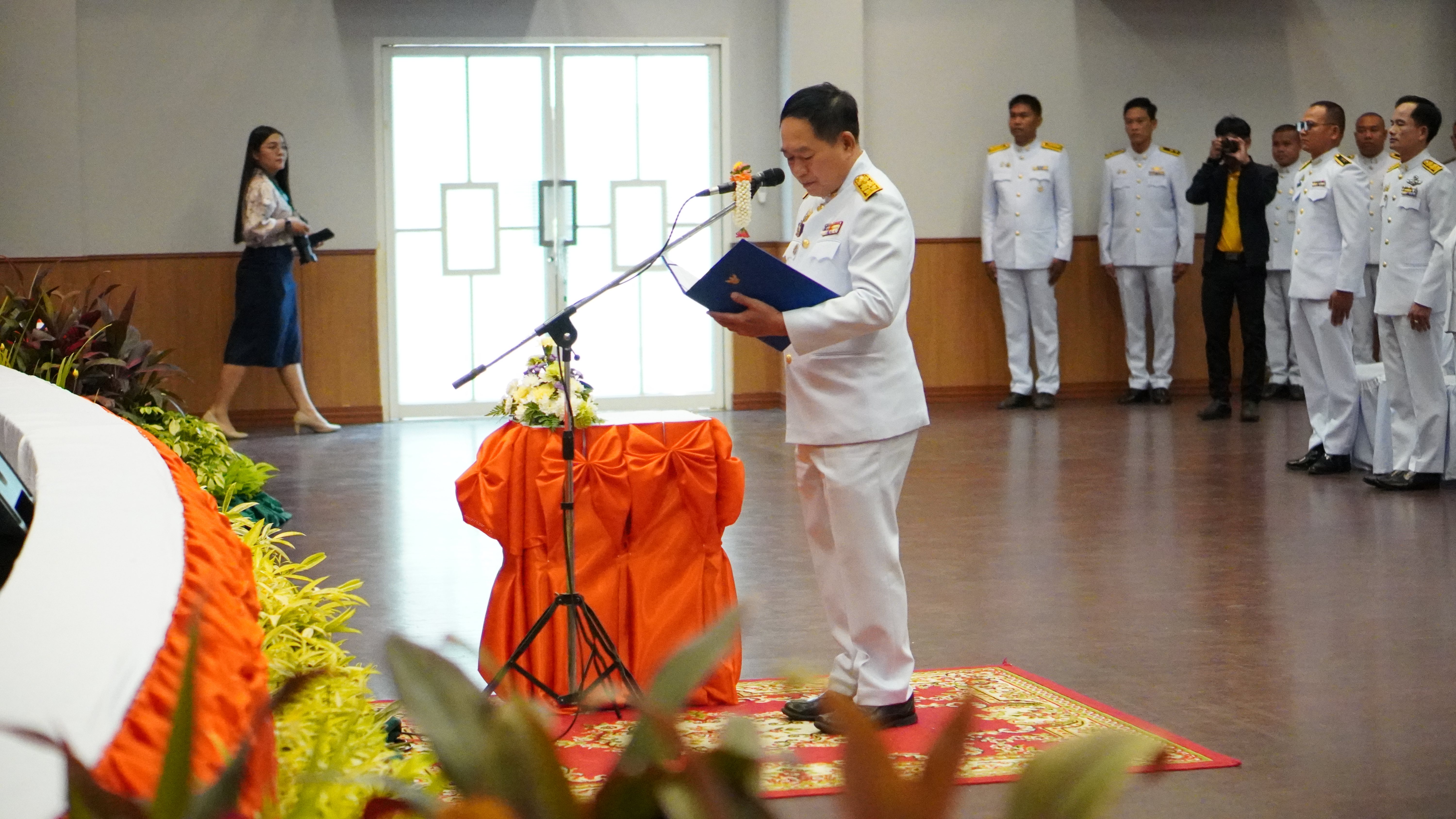 จังหวัดขอนแก่น : จัดพิธีมอบลายผ้าพระราชทาน “ลายสิริราชพัสตราภรณ์”