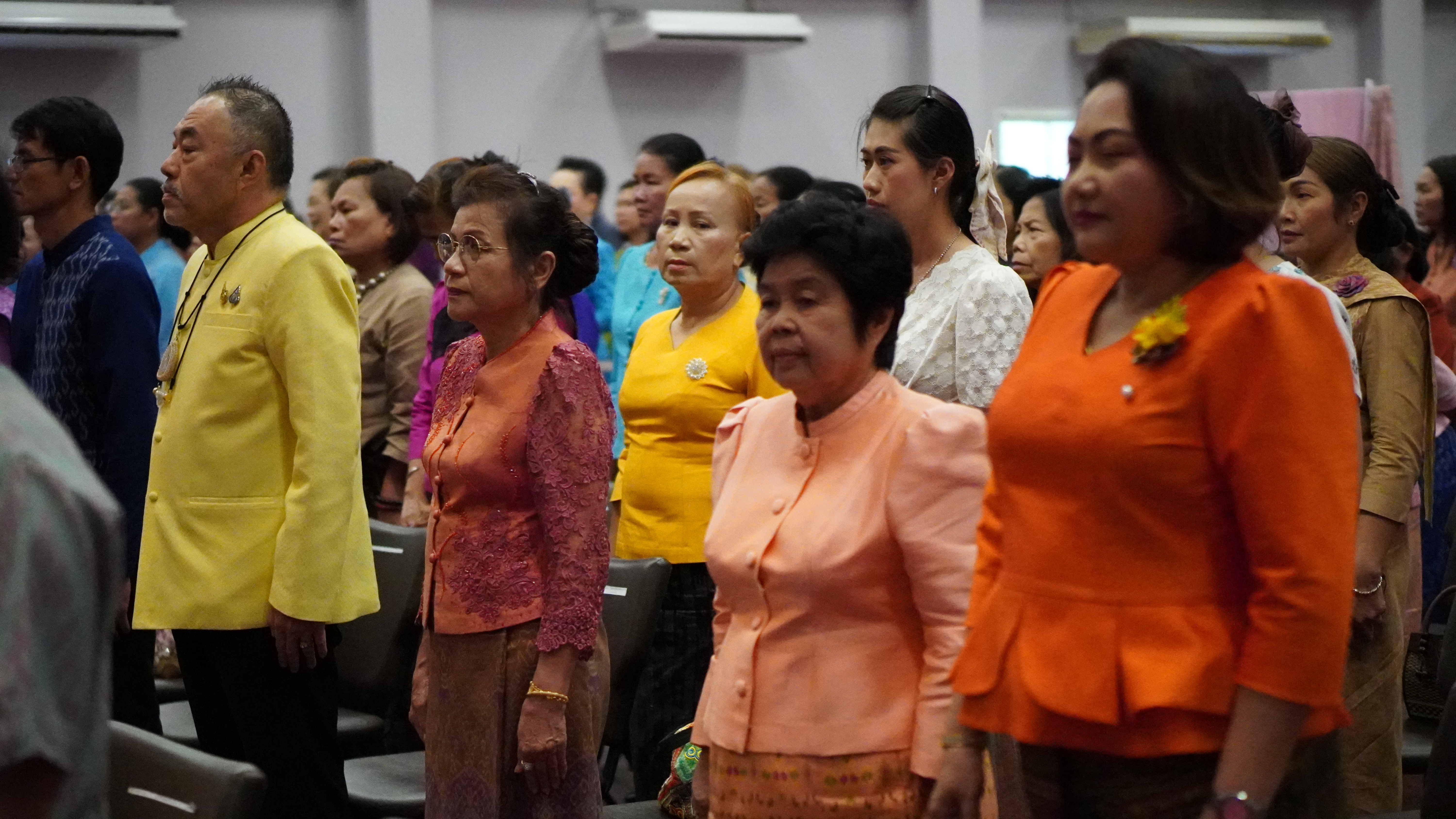จังหวัดขอนแก่น : จัดพิธีมอบลายผ้าพระราชทาน “ลายสิริราชพัสตราภรณ์”