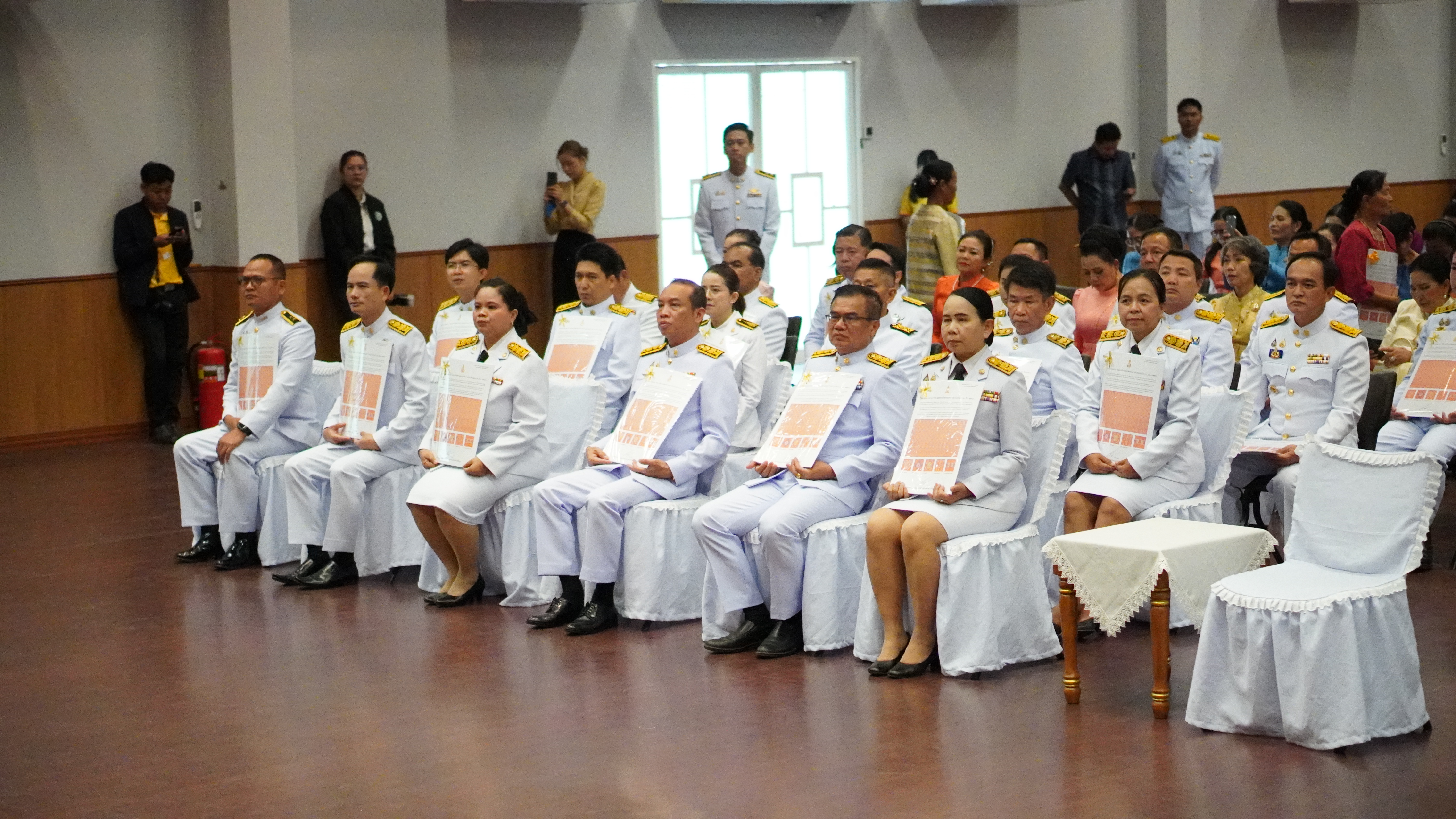 จังหวัดขอนแก่น : จัดพิธีมอบลายผ้าพระราชทาน “ลายสิริราชพัสตราภรณ์”