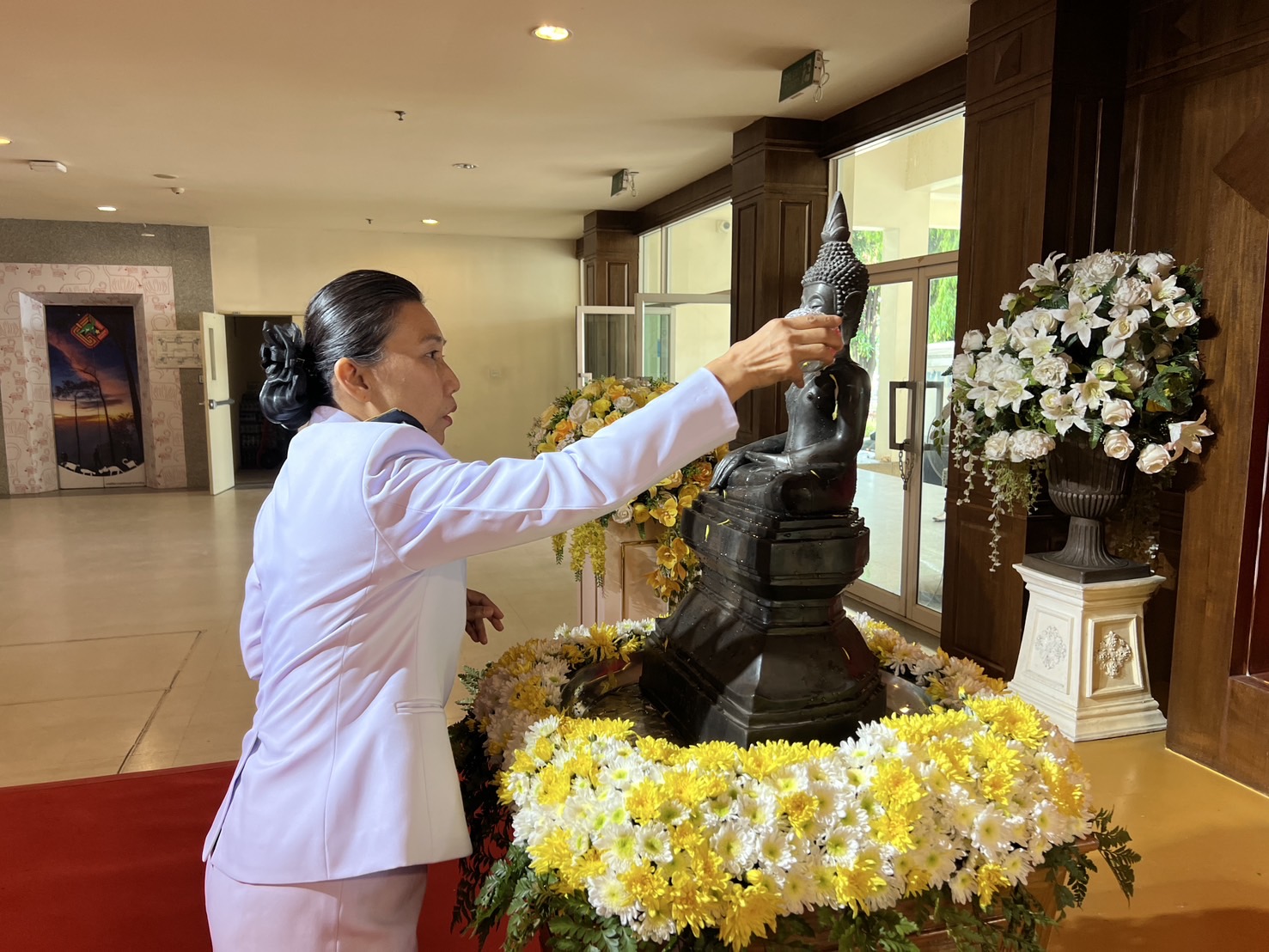 จังหวัดขอนแก่น : อัญเชิญหลวงพ่อพระลับ และน้ำสรงพระราชทาน เนื่องในประเพณีสงกรานต์ ประจำปี 2568