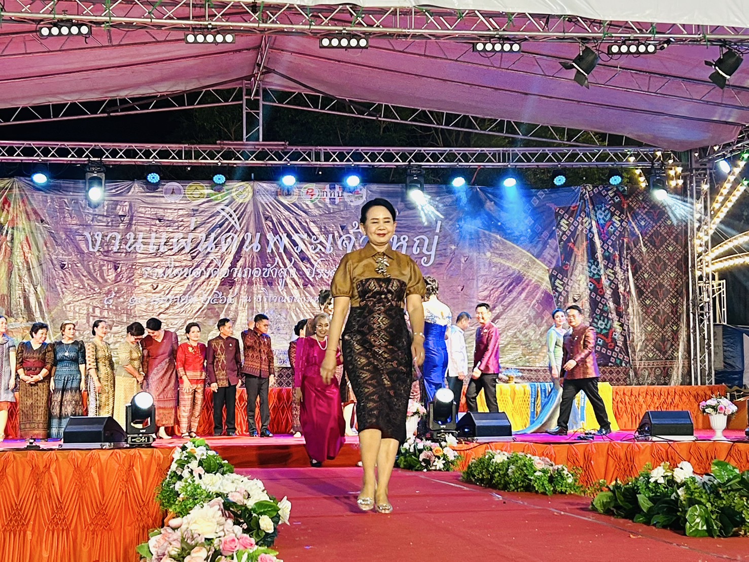 พช.ขอนแก่น : ร่วมเป็นคณะกรรมการตัดสินการประกวด “นางสาวซำสูง ประจำปี 2568” และเดินแบบผ้าไทยการกุศล (ลายยางนาไทซำสูง) ในงาน “แผ่นดินพระเจ้าใหญ่ รวมใจของดีอำเภอซำสูง” ประจำปี 2568