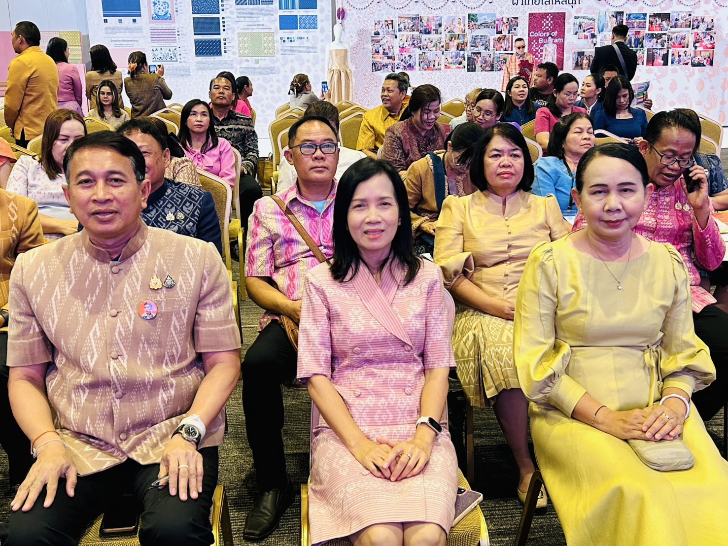 พช.ขอนแก่น : ร่วมโครงการยกระดับการพัฒนาผลิตภัณฑ์ภูมิปัญญาผ้าไทยและงานหัตถกรรม กิจกรรมการ Coaching ผ้าลายพระราชทานและงานหัตถกรรม ประจำปี 2568 จุดดำเนินการที่ 3 อุดรธานี