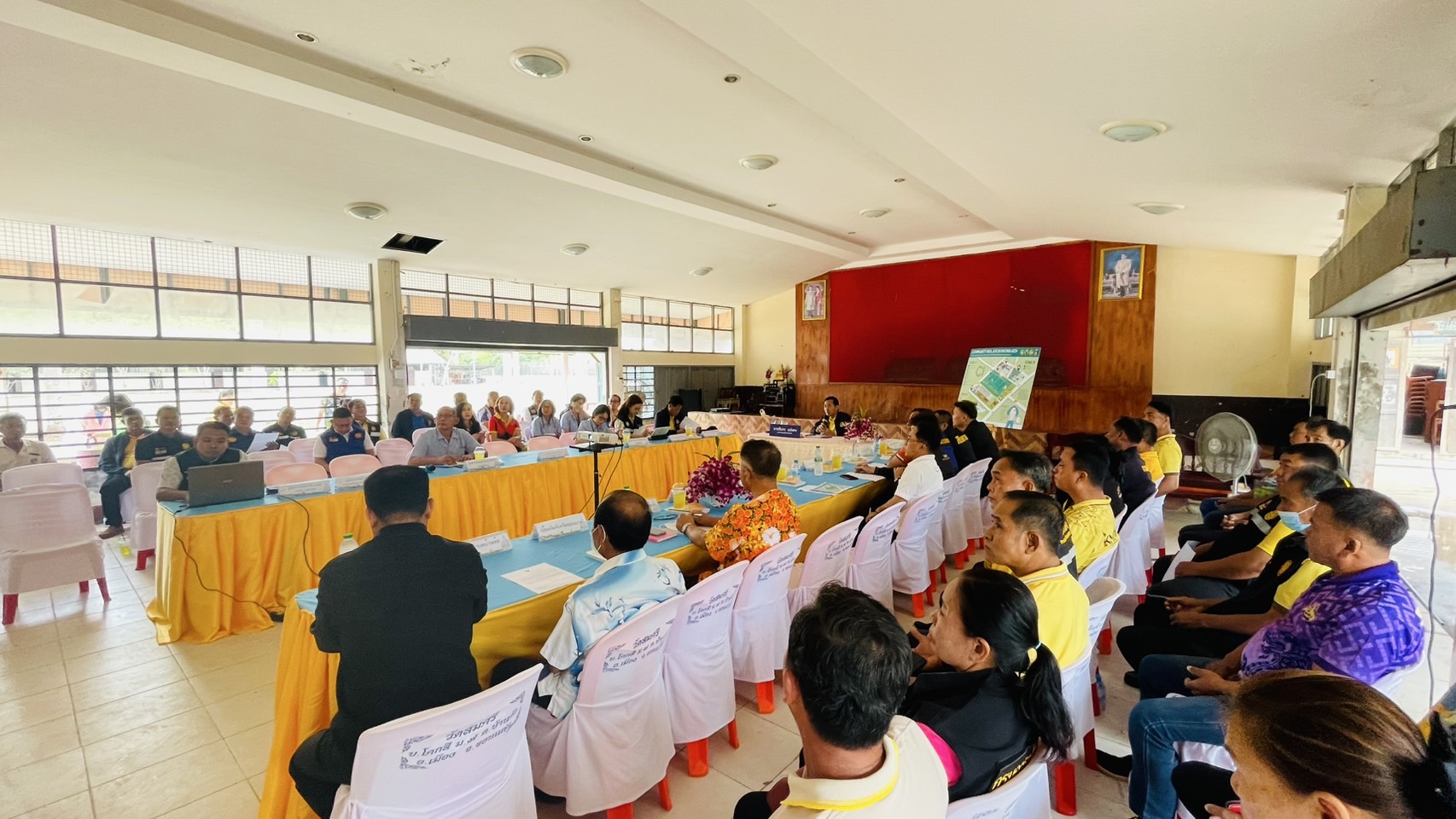 พช.ขอนแก่น : ร่วมประชุมคณะทำงานกำหนดแนวทางการดำเนินการจัดทำศูนย์เรียนรู้โครงการอันเนื่องมาจากพระราชดำริ ตามโครงการจัดตั้งศูนย์พักคอยผู้ผ่านการบำบัดยาเสพติดอำเภอเมืองขอนแก่น (Community Isolation : CI) ณ โรงเรียนบ้านตอกแป้น หมู่ที่ 9 ตำบลบ้านค้อ อำเภอเมืองขอนแก่น จังหวัดขอนแก่น