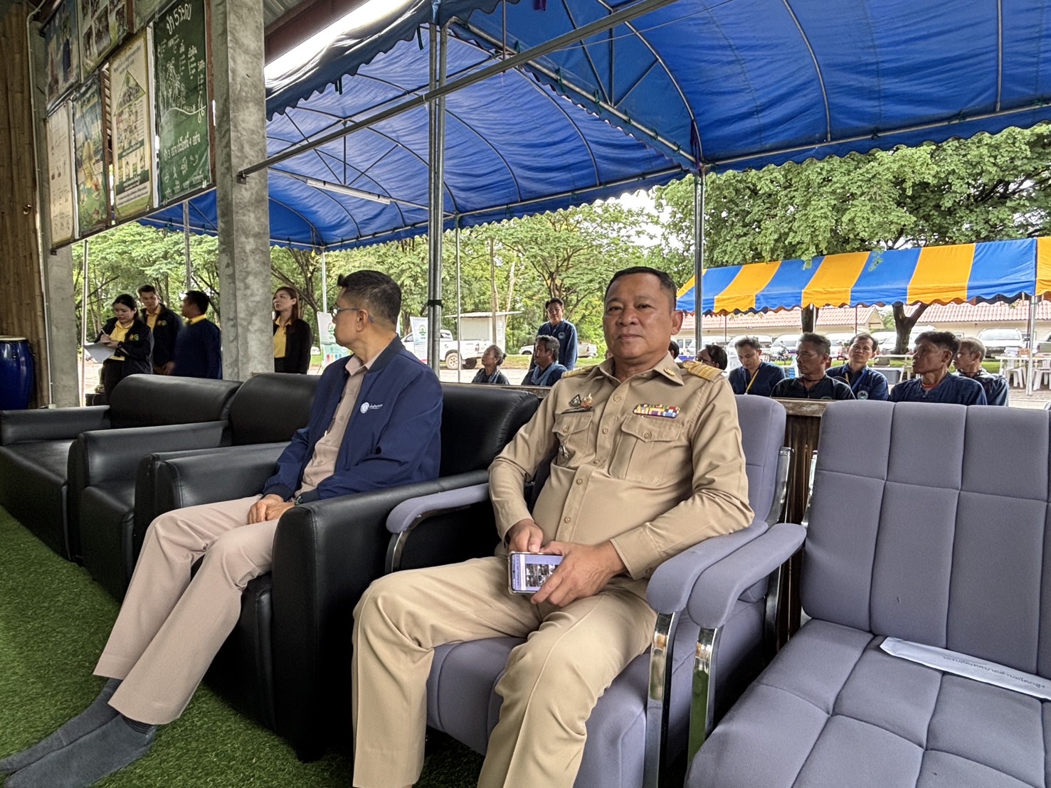 พช.ขอนแก่น : ลงพื้นที่ร่วมกับสถาบันบริหารจัดการธนาคารที่ดิน (องค์การมหาชน) ร่วมพิธีเปิดกิจกรรมฝึกอบรมปรัชญาเศรษฐกิจพอเพียงเพื่อการพัฒนาพื้นที่เกษตรอย่างยั่งยืน ครั้งที่ 1โดยมี พล.ต.อ. เฉลิมเกียรติ ศรีวรขาน ประธานกรรมการ บจธ.