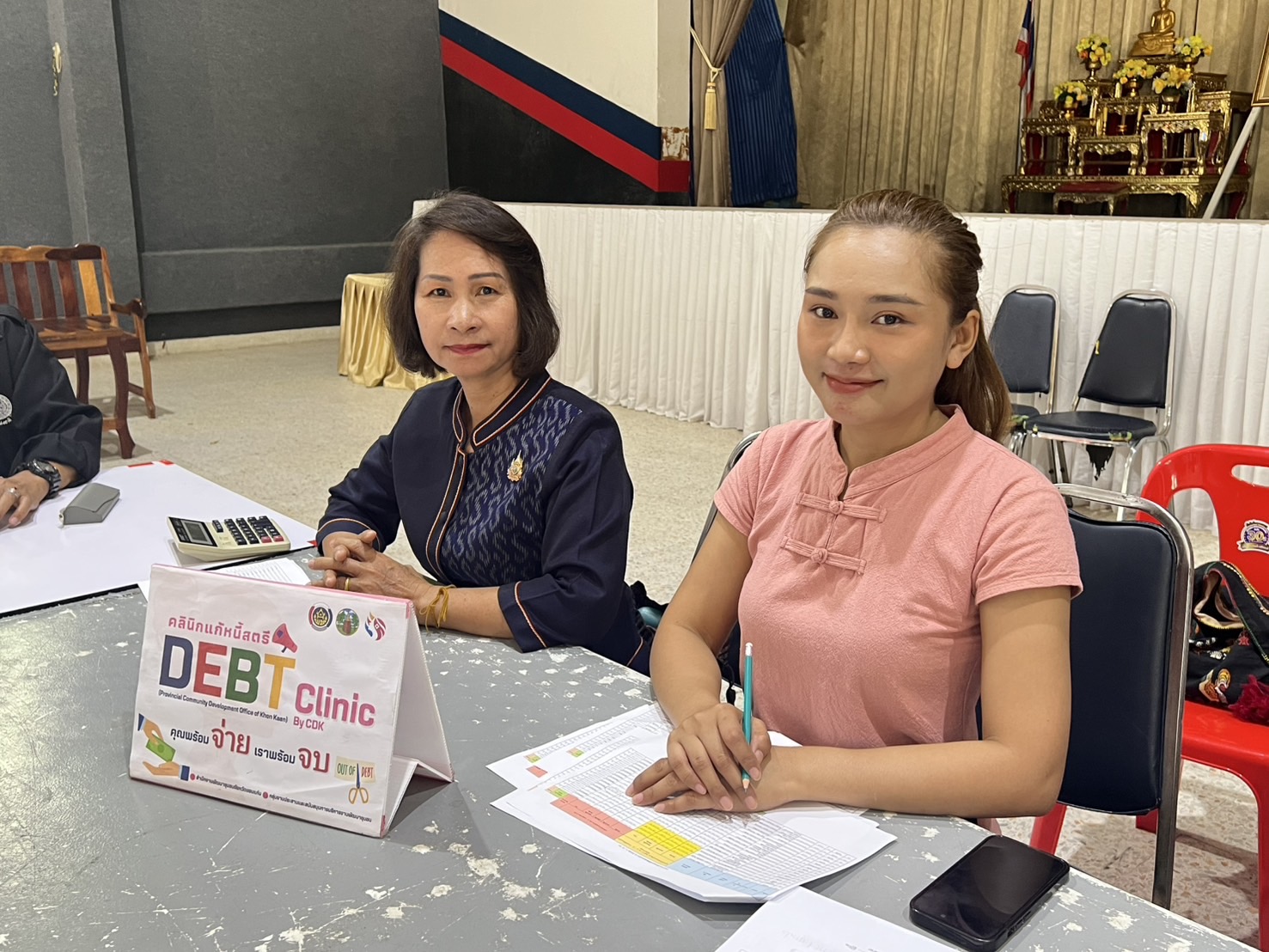 พช.ขอนแก่น : ลงพื้นที่ติดตามและสนับสนุนการดำเนินงาน การบริหารจัดการหนี้ค้างเกินกำหนดชำระ กองทุนพัฒนาบทบาทสตรี (คลินิกแก้หนี้สตรี คุณพร้อมจ่าย เราพร้อมจบ DEBT Clinic By CDK) ณ พื้นที่อำเภอหนองสองห้อง