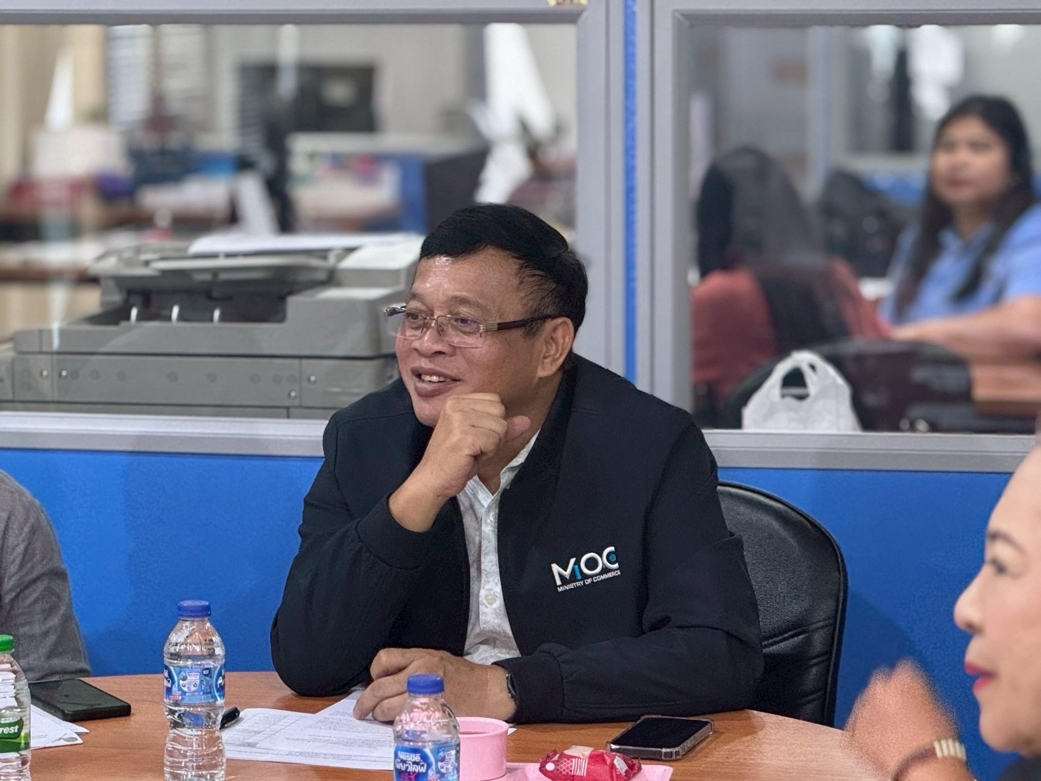 พช.ขอนแก่น : ร่วมประชุมคณะกรรมการพิจารณาคัดเลือกผู้ประกอบการเข้าร่วมกิจกรรมจัดงานแสดงและจำหน่ายสินค้า ณ จังหวัดนนทบุรี