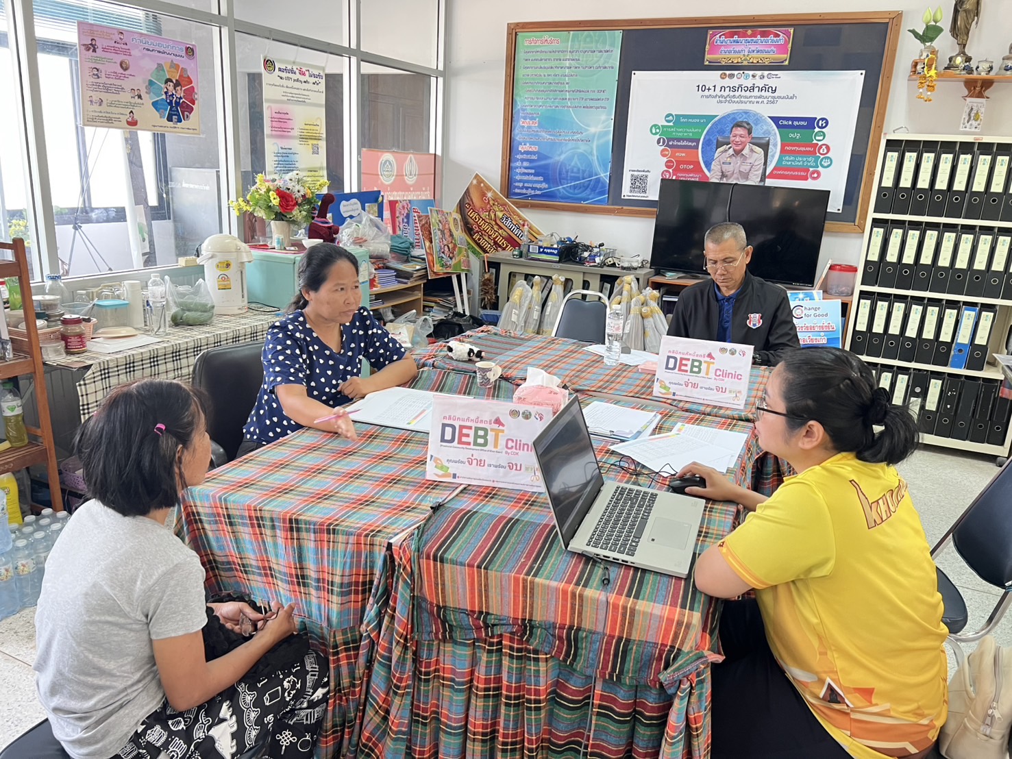 พช.ขอนแก่น : ลงพื้นที่ติดตามและสนับสนุนการดำเนินงาน การบริหารจัดการหนี้ค้างเกินกำหนดชำระ กองทุนพัฒนาบทบาทสตรี (คลินิกแก้หนี้สตรี คุณพร้อมจ่าย เราพร้อมจบ DEBT Clinic By CDK) ณ พื้นที่อำเภอหนองนาคำ และอำเภอเวียงเก่า