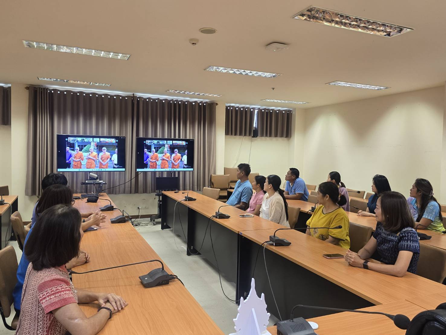 สำนักงานพัฒนาชุมชนจังหวัดขอนแก่นพร้อมทั้งบุคลากรในสังกัด เข้าร่วมพิธีเจริญพระพุทธมนต์ เจริญจิตตภาวนา (ออนไลน์) และร่วมจัดกิจกรรม “รวมพลังสร้างสัปปายะสู่วัดด้วยวิถี 5ส” (Big Cleaning Day) เพื่อเฉลิมพระเกียรติและถวายเป็นพระราชกุศลแด่สมเด็จพระนางเจ้า ฯ พระบรมราชินี เนื่องในโอกาสวันเฉลิมพระชนมพรรษา 3 มิถุนายน 2568