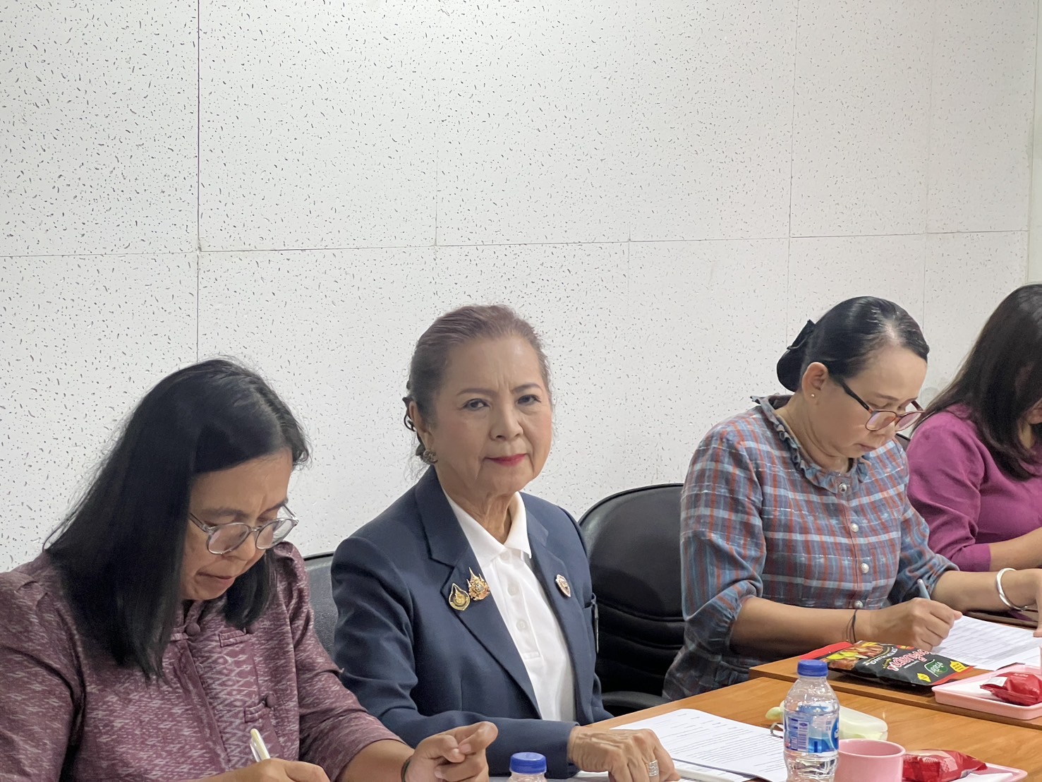พช.ขอนแก่น : ร่วมประชุมคณะกรรมการพิจารณาคัดเลือกผู้ประกอบการเข้าร่วมกิจกรรมจัดงานแสดงและจำหน่ายสินค้า ณ จังหวัดนนทบุรี