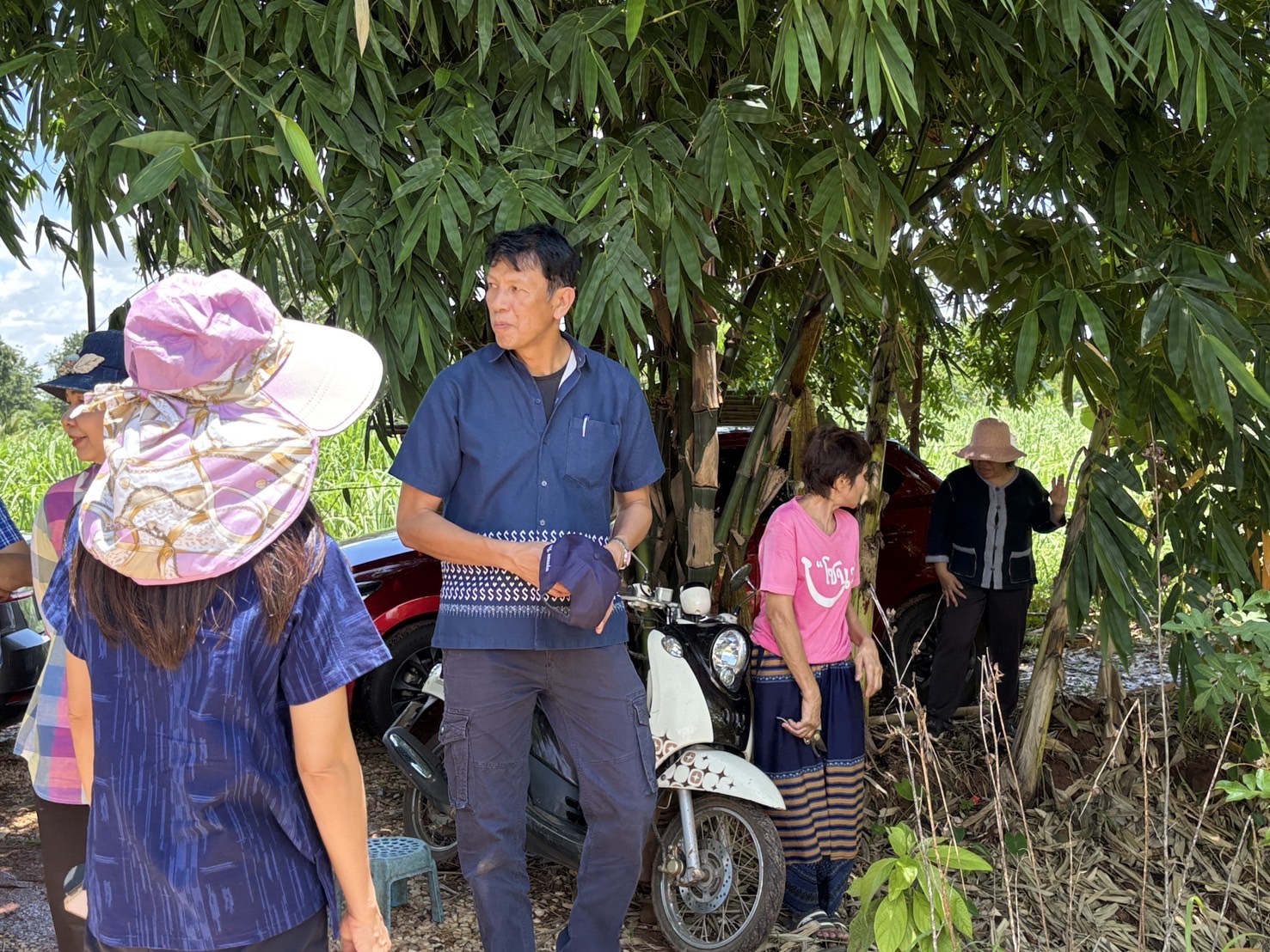 พช.ขอนแก่น : ลงพื้นที่ร่วมกับสำนักงานพัฒนาชุมชนอำเภอหนองเรือ เยี่ยมชมศูนย์เรียนรู้ฯโคก หนอง นา ของนางทัศนีย์ หีบแก้ว บ้านโนนทัน อำเภอหนองเรือ จังหวัดขอนแก่น