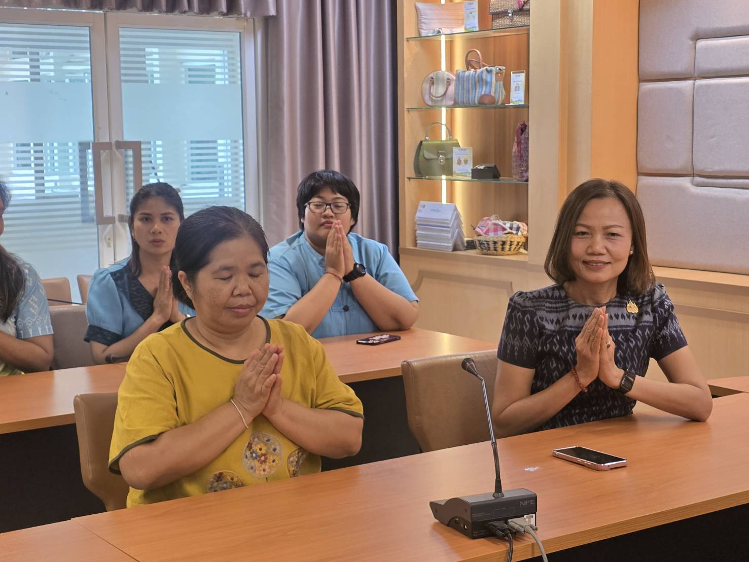 สำนักงานพัฒนาชุมชนจังหวัดขอนแก่นพร้อมทั้งบุคลากรในสังกัด เข้าร่วมพิธีเจริญพระพุทธมนต์ เจริญจิตตภาวนา (ออนไลน์) และร่วมจัดกิจกรรม “รวมพลังสร้างสัปปายะสู่วัดด้วยวิถี 5ส” (Big Cleaning Day) เพื่อเฉลิมพระเกียรติและถวายเป็นพระราชกุศลแด่สมเด็จพระนางเจ้า ฯ พระบรมราชินี เนื่องในโอกาสวันเฉลิมพระชนมพรรษา 3 มิถุนายน 2568
