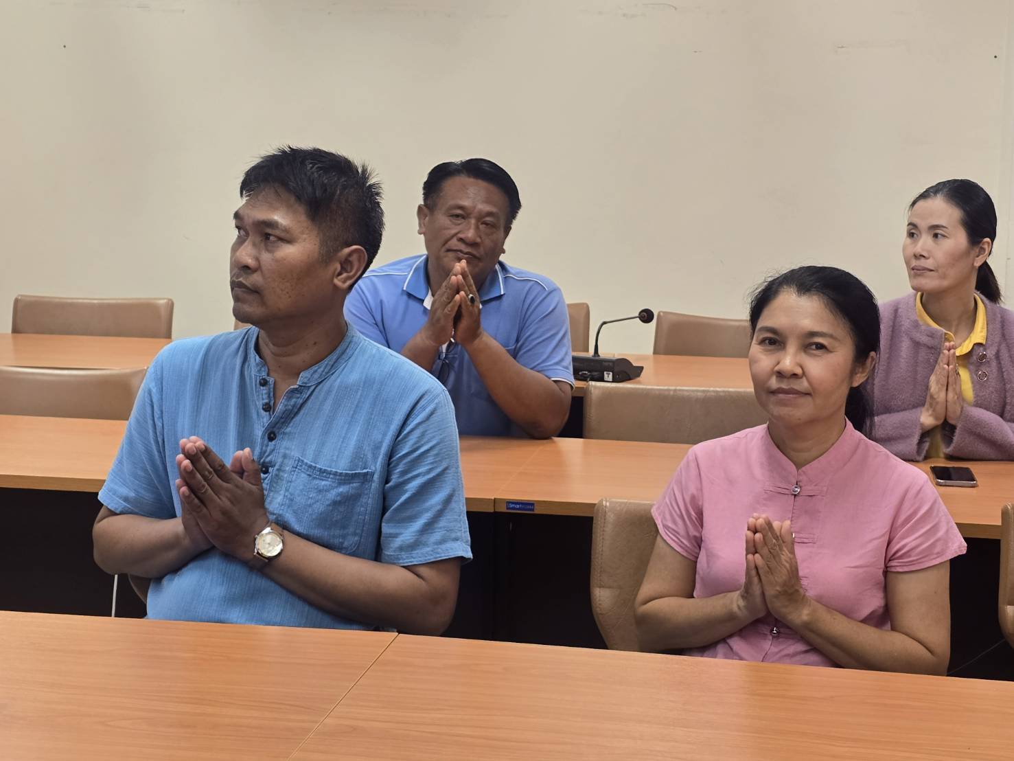 สำนักงานพัฒนาชุมชนจังหวัดขอนแก่นพร้อมทั้งบุคลากรในสังกัด เข้าร่วมพิธีเจริญพระพุทธมนต์ เจริญจิตตภาวนา (ออนไลน์) และร่วมจัดกิจกรรม “รวมพลังสร้างสัปปายะสู่วัดด้วยวิถี 5ส” (Big Cleaning Day) เพื่อเฉลิมพระเกียรติและถวายเป็นพระราชกุศลแด่สมเด็จพระนางเจ้า ฯ พระบรมราชินี เนื่องในโอกาสวันเฉลิมพระชนมพรรษา 3 มิถุนายน 2568